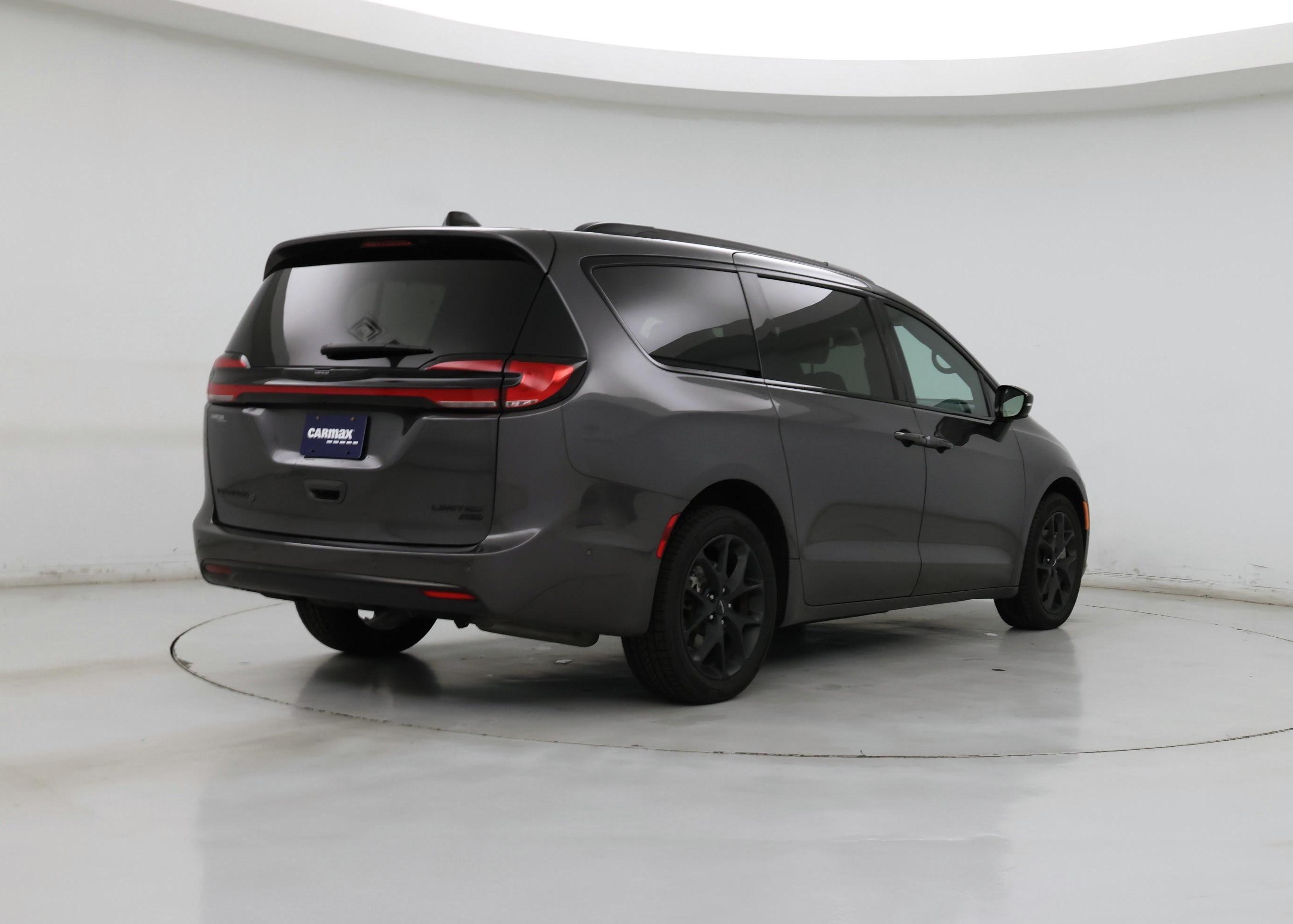 Thumbnail: 2023 Chrysler Pacifica - 8