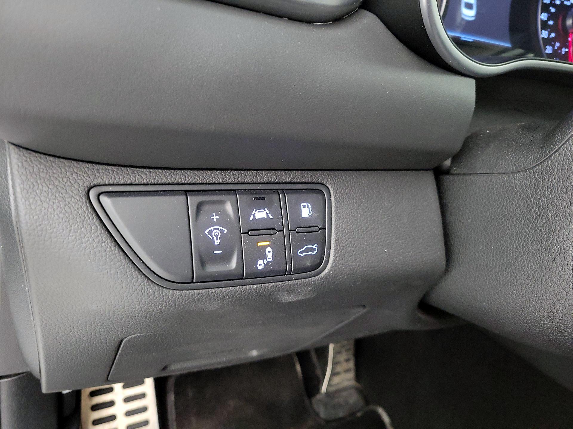 Thumbnail: 2019 Genesis G70 - 13