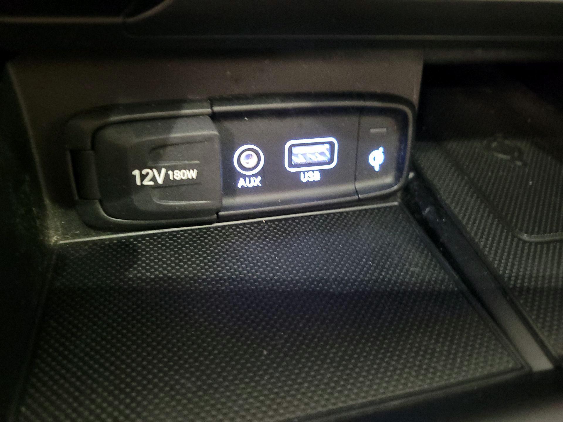 Thumbnail: 2019 Genesis G70 - 19