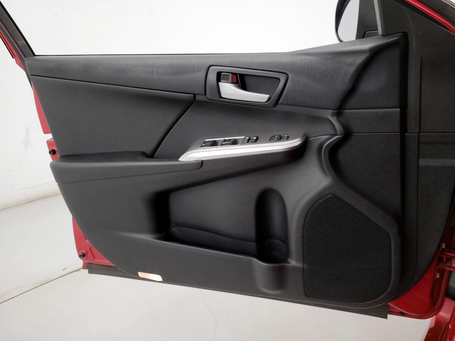 Thumbnail: 2014 Toyota Camry - 12