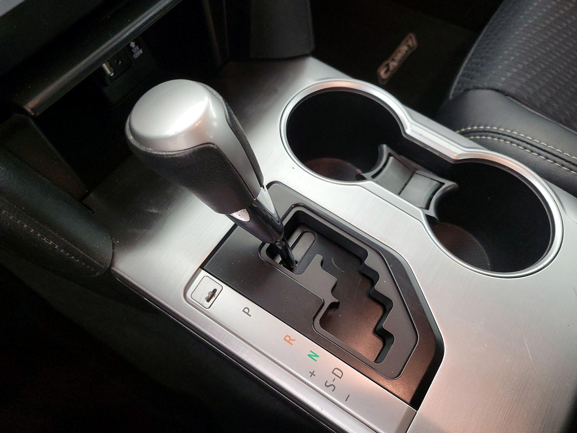 Thumbnail: 2014 Toyota Camry - 16