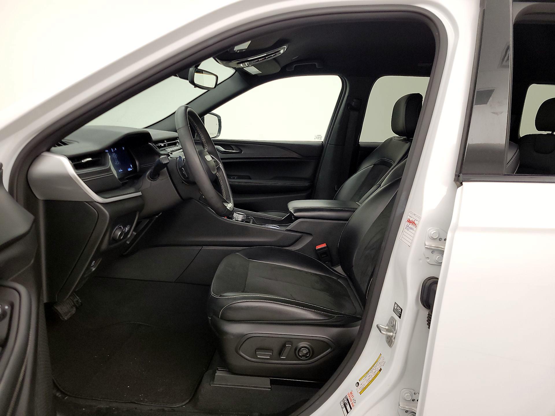 Thumbnail: 2024 Jeep Grand Cherokee - 11