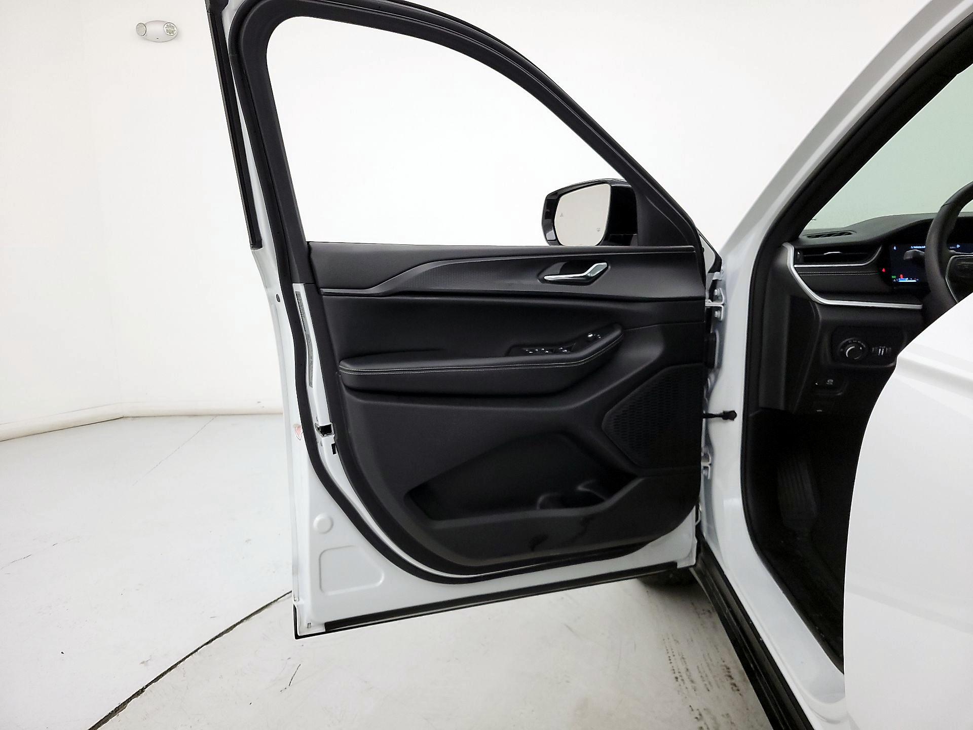 Thumbnail: 2024 Jeep Grand Cherokee - 12