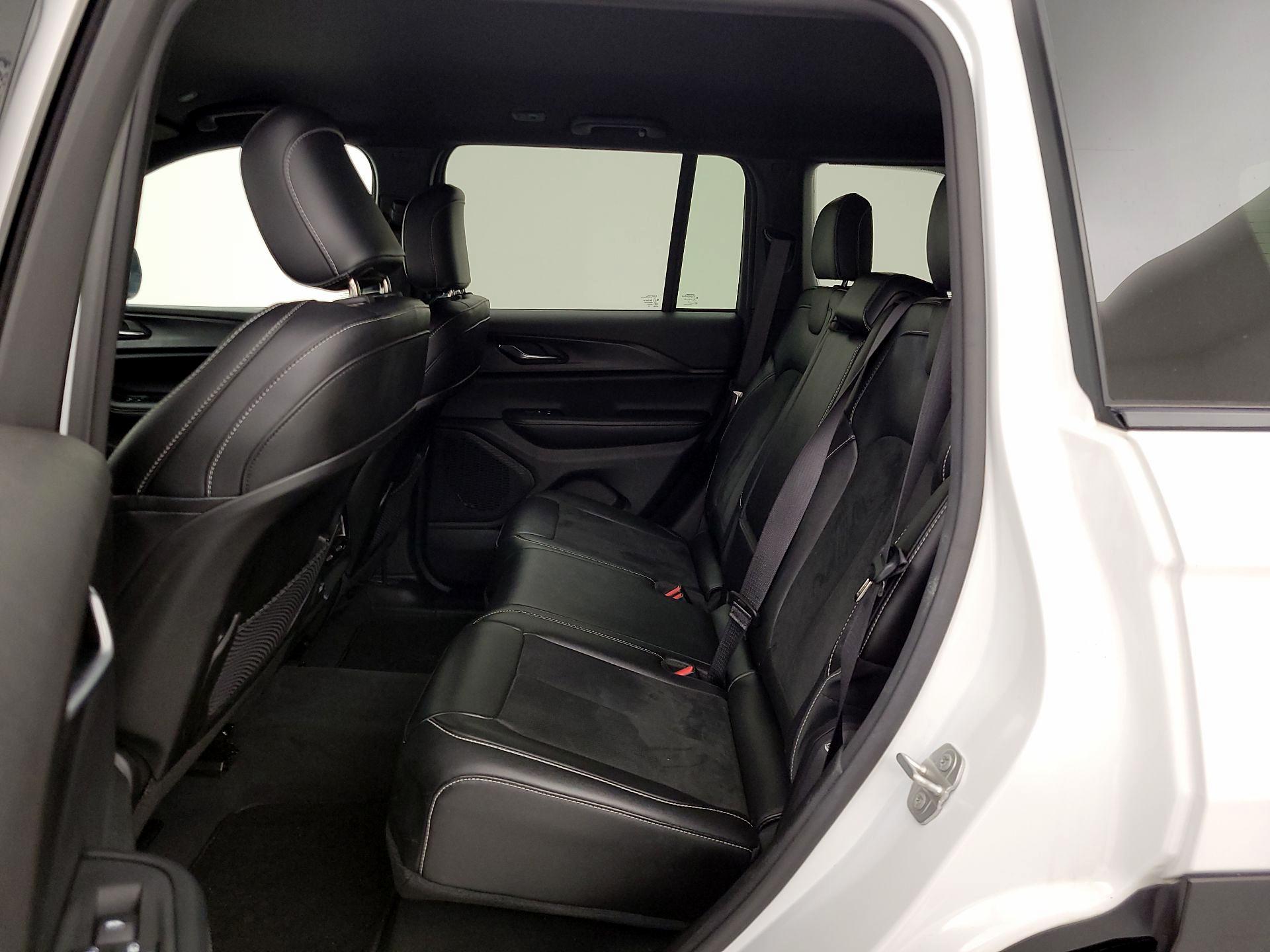 Thumbnail: 2024 Jeep Grand Cherokee - 19