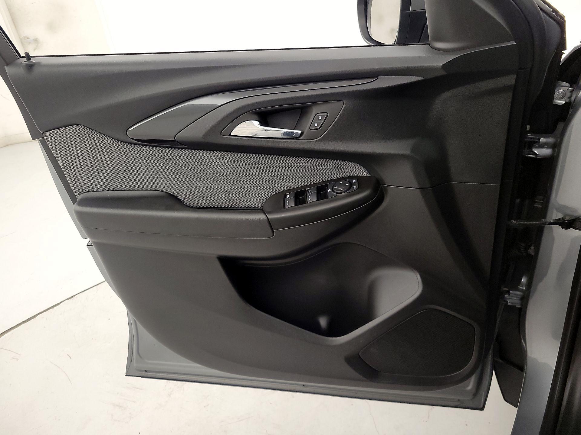 Thumbnail: 2023 Chevrolet TrailBlazer - 12