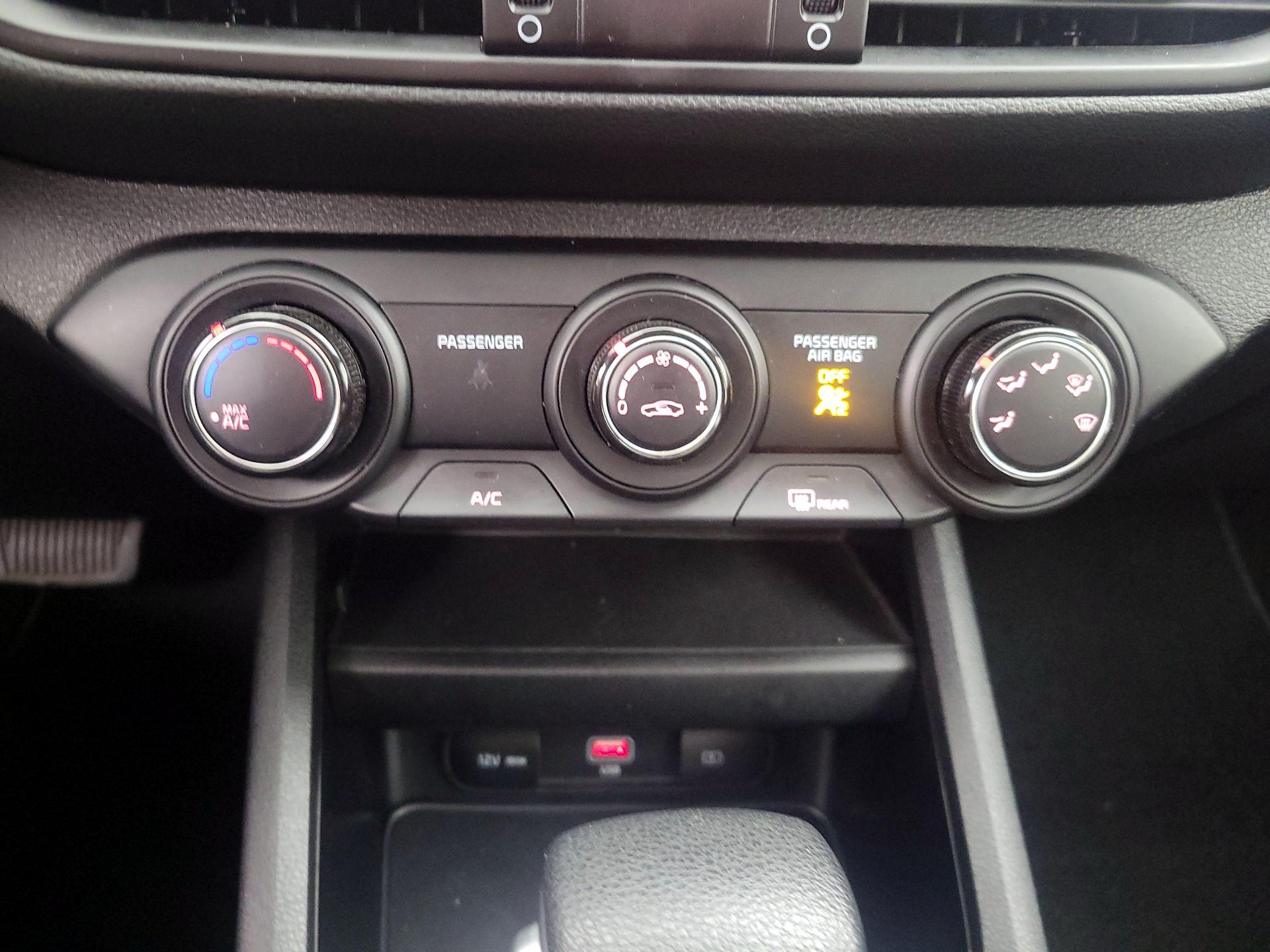 Thumbnail: 2024 Kia Forte - 16