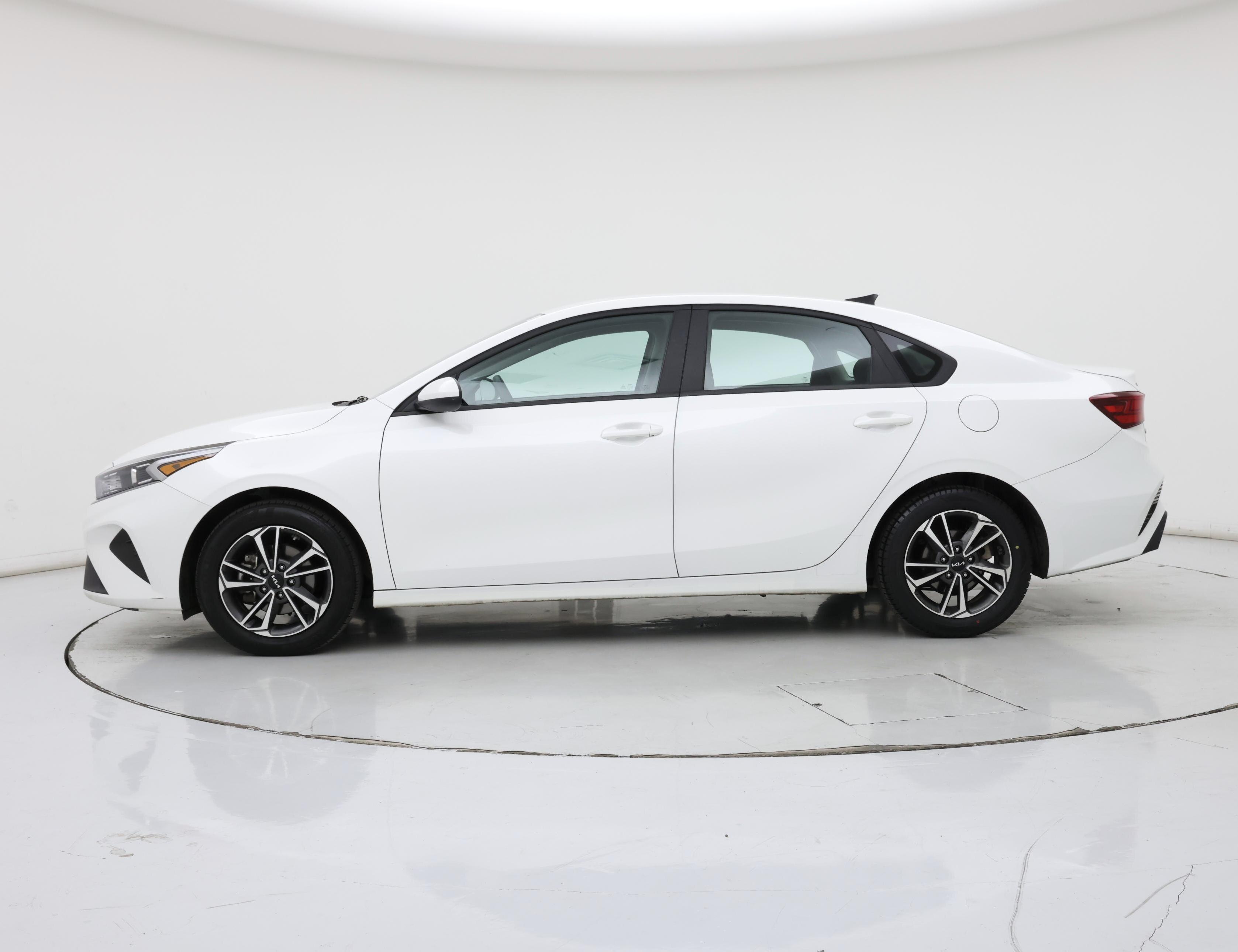 Thumbnail: 2024 Kia Forte - 3