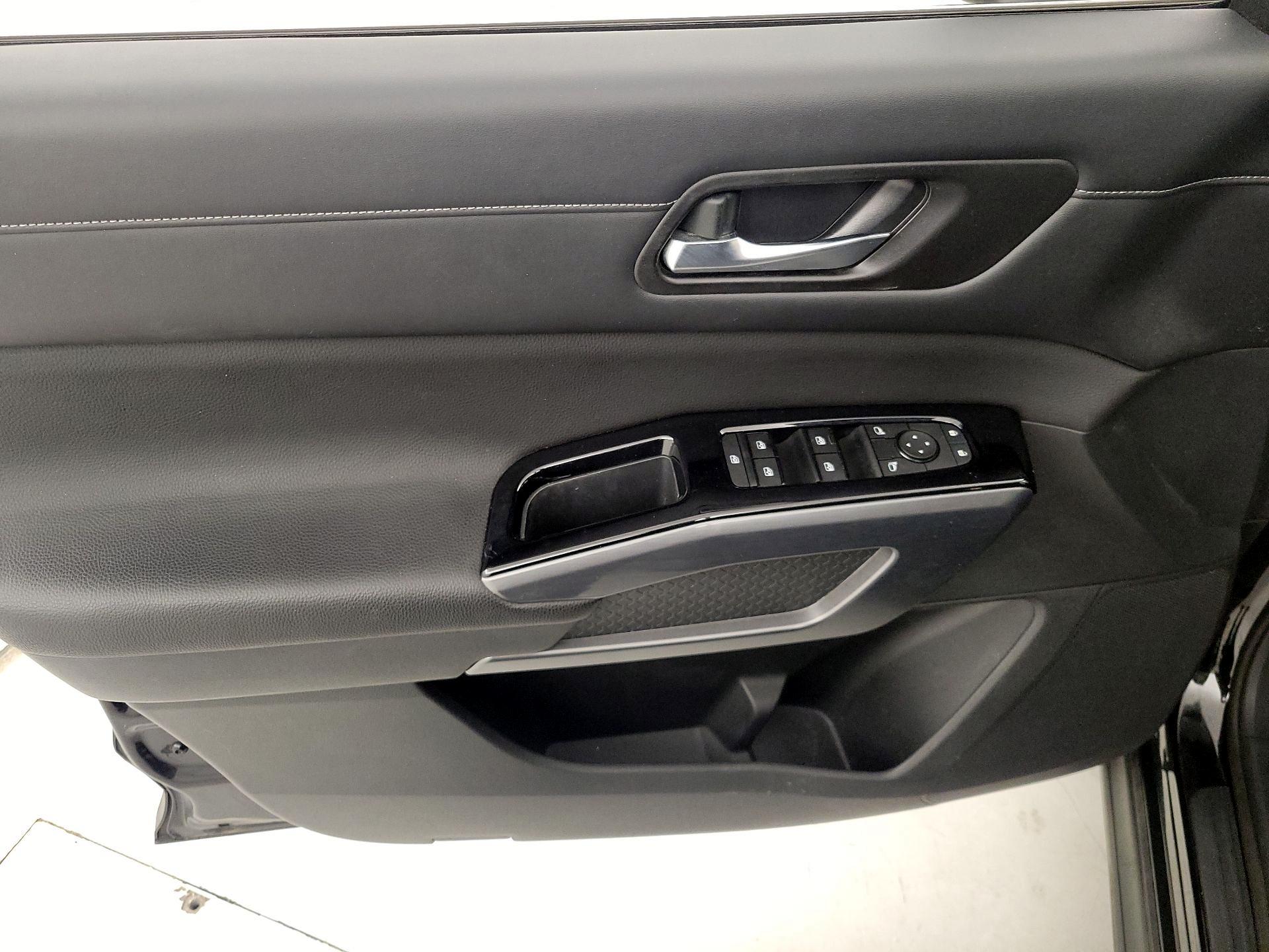 Thumbnail: 2023 Nissan Pathfinder - 12