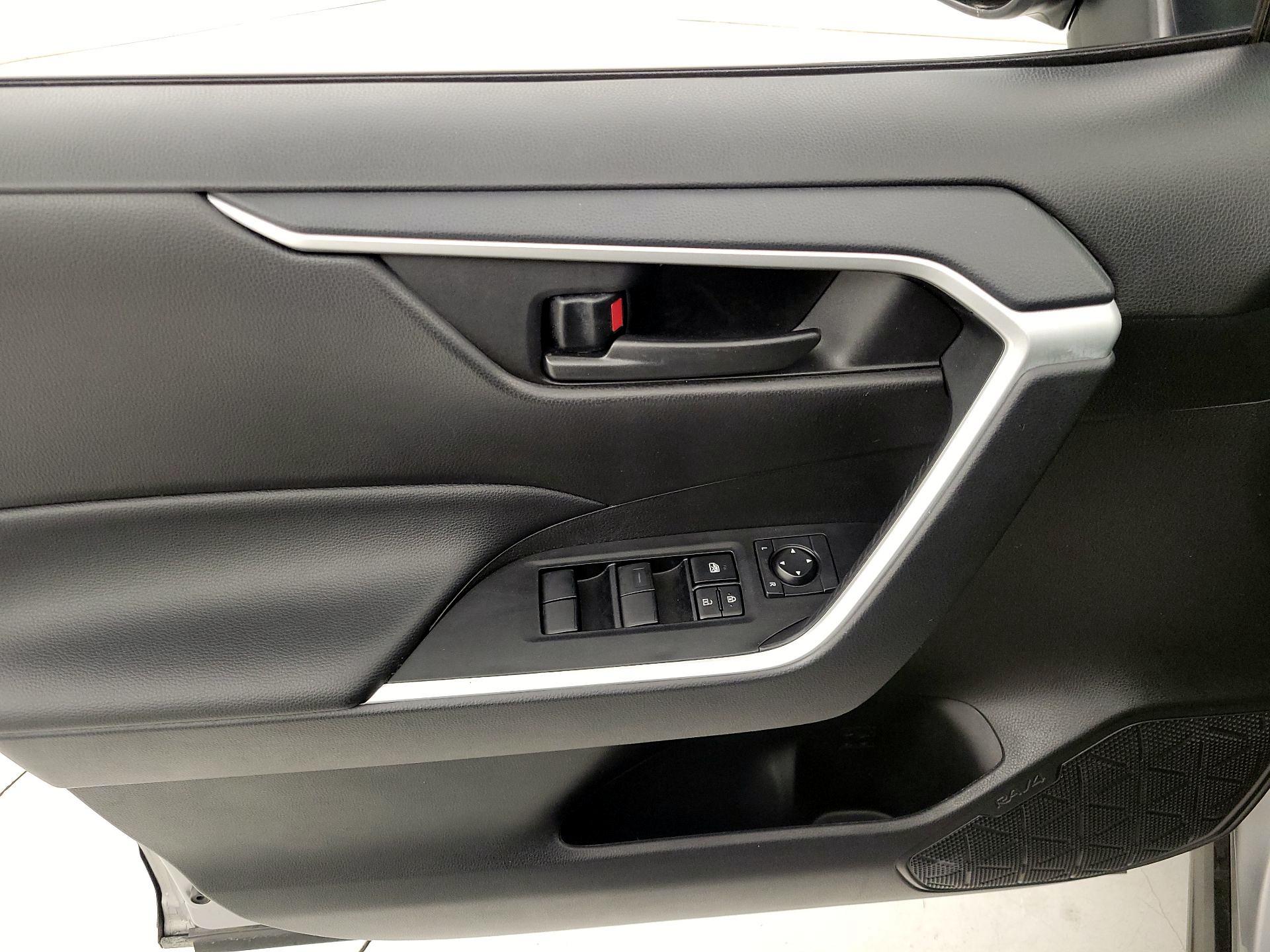 Thumbnail: 2025 Toyota RAV4 - 12