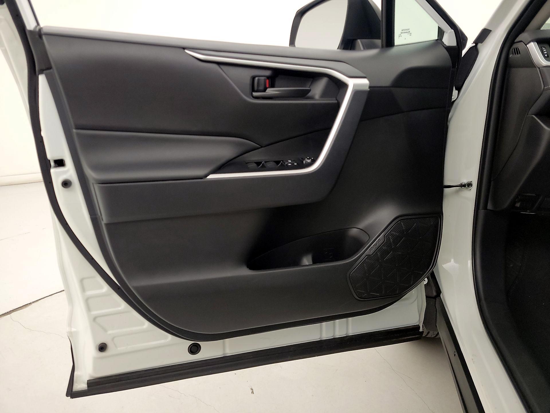 Thumbnail: 2025 Toyota RAV4 - 12