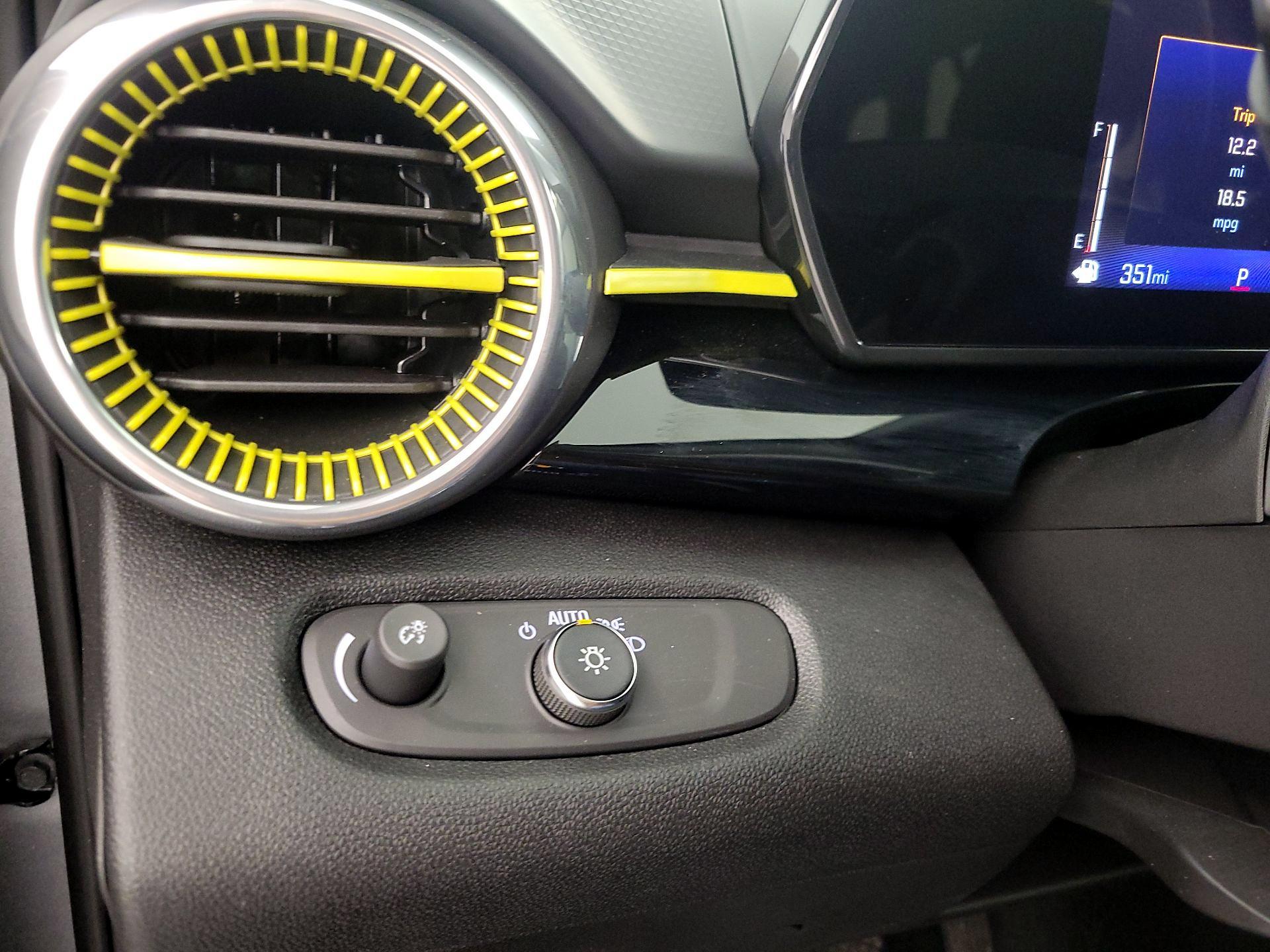 Thumbnail: 2025 Chevrolet Trax - 13