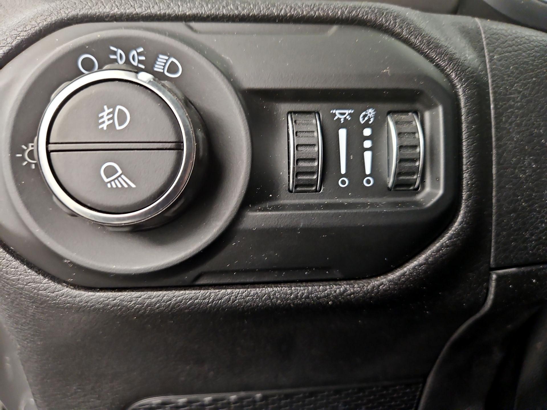 Thumbnail: 2021 Jeep Gladiator - 13