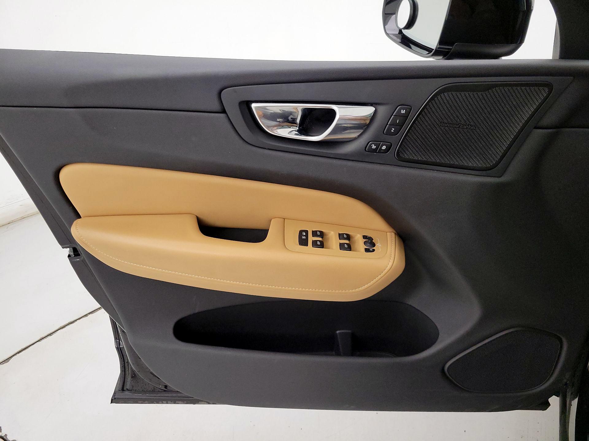 Thumbnail: 2021 Volvo XC60 - 12