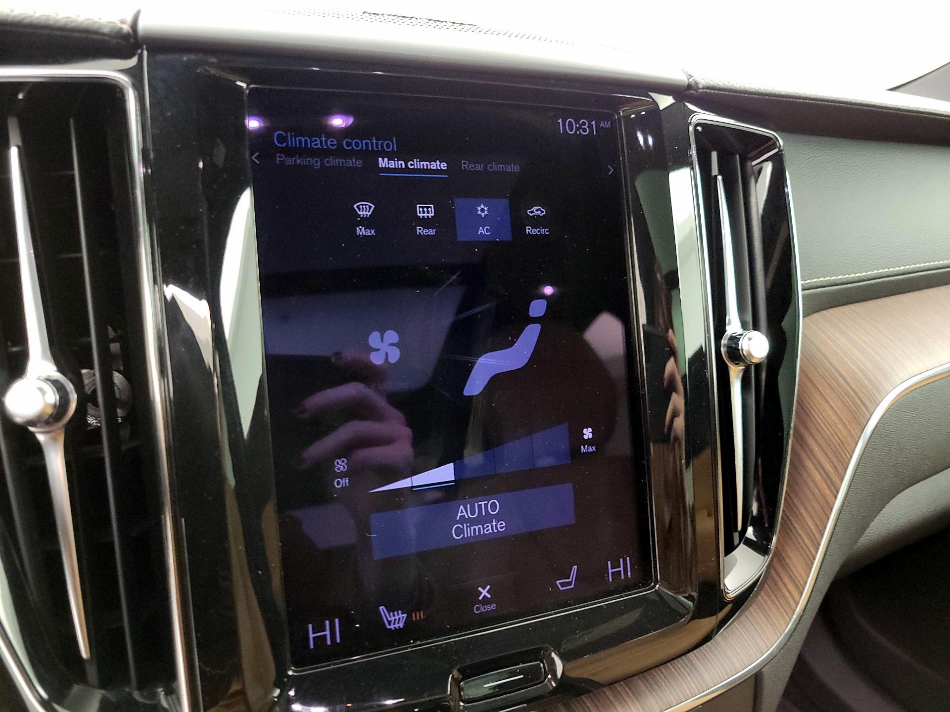 Thumbnail: 2021 Volvo XC60 - 17