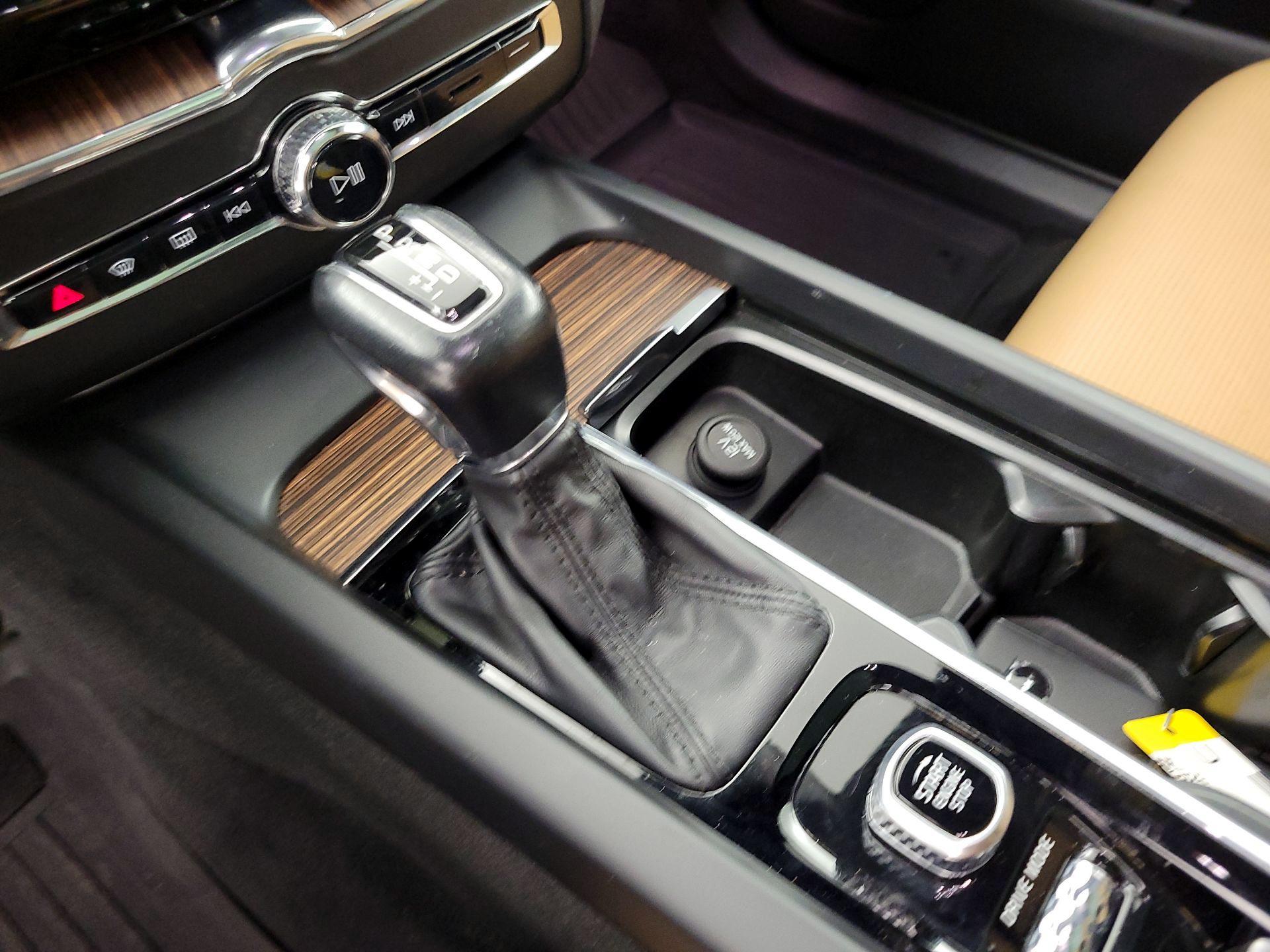 Thumbnail: 2021 Volvo XC60 - 18