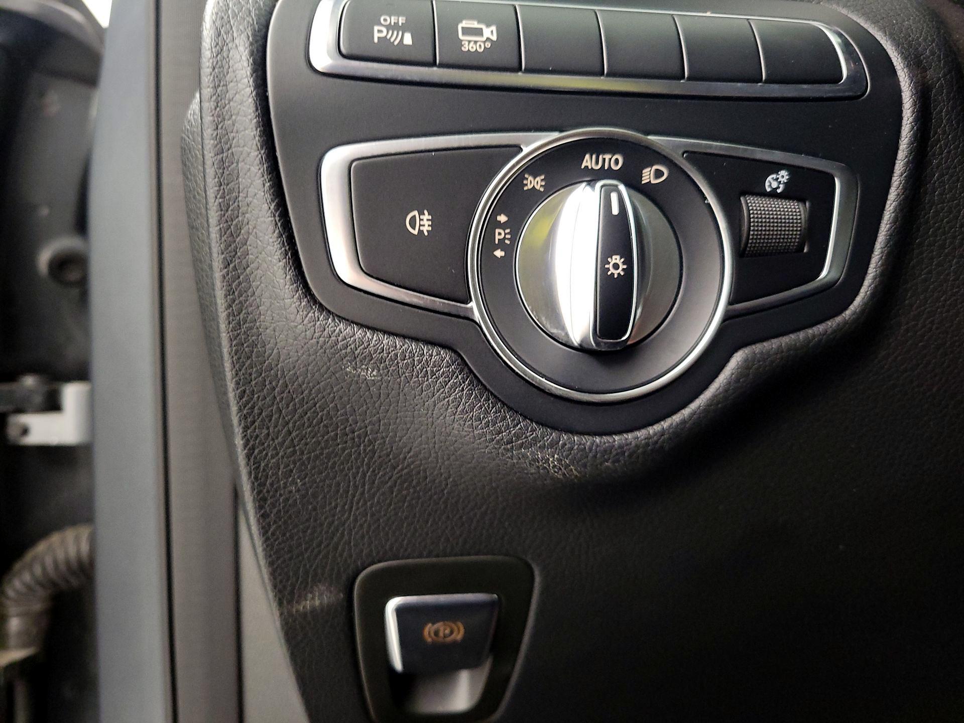 Thumbnail: 2018 Mercedes-Benz GLC - 13