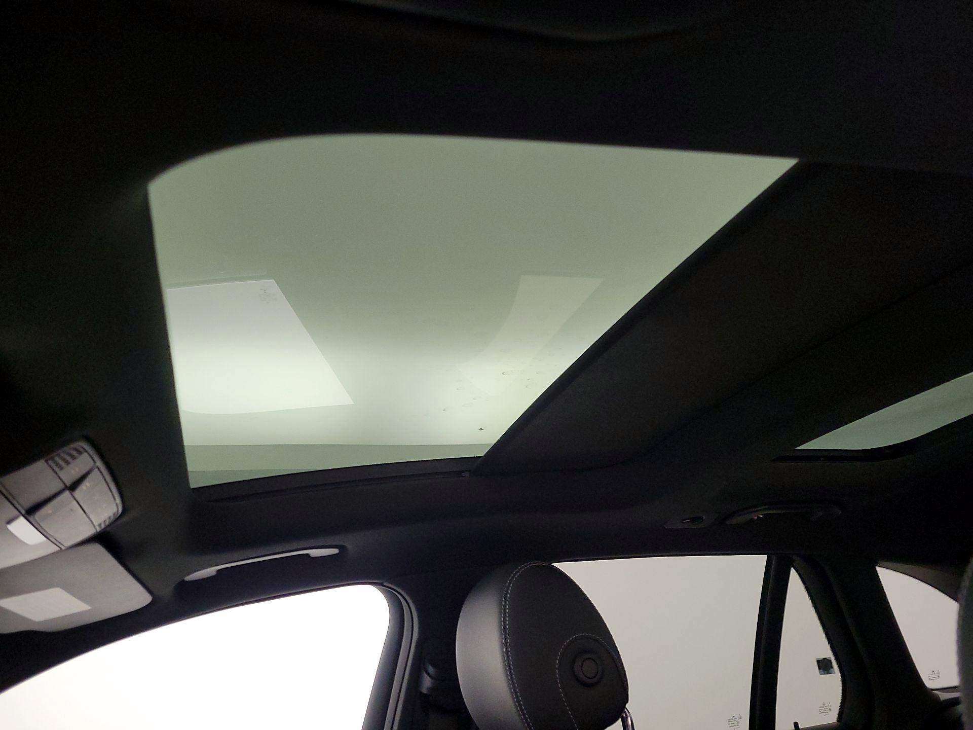 Thumbnail: 2018 Mercedes-Benz GLC - 19