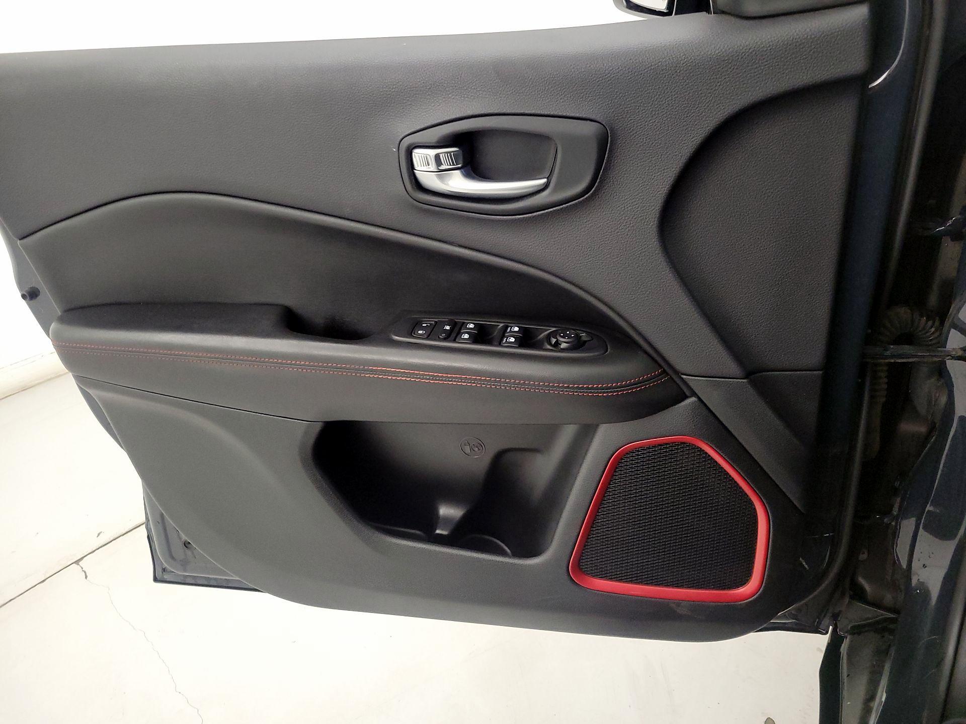 Thumbnail: 2018 Jeep Compass - 12