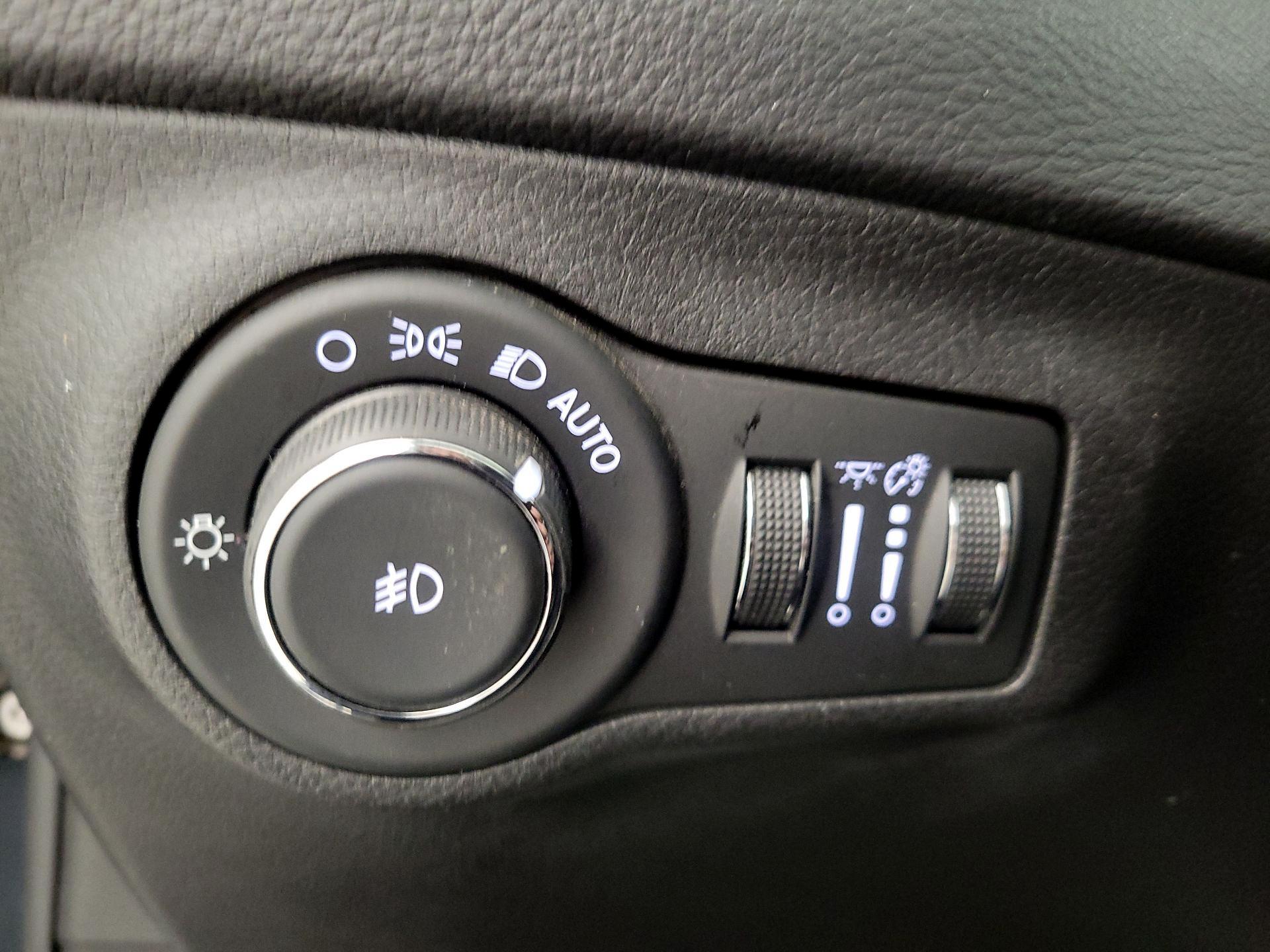 Thumbnail: 2018 Jeep Compass - 13