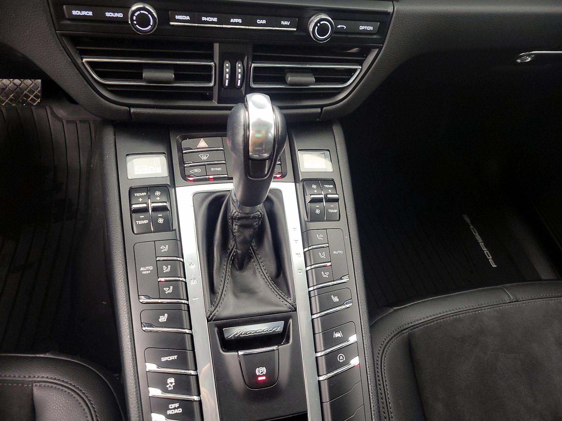 Thumbnail: 2019 Porsche Macan - 16