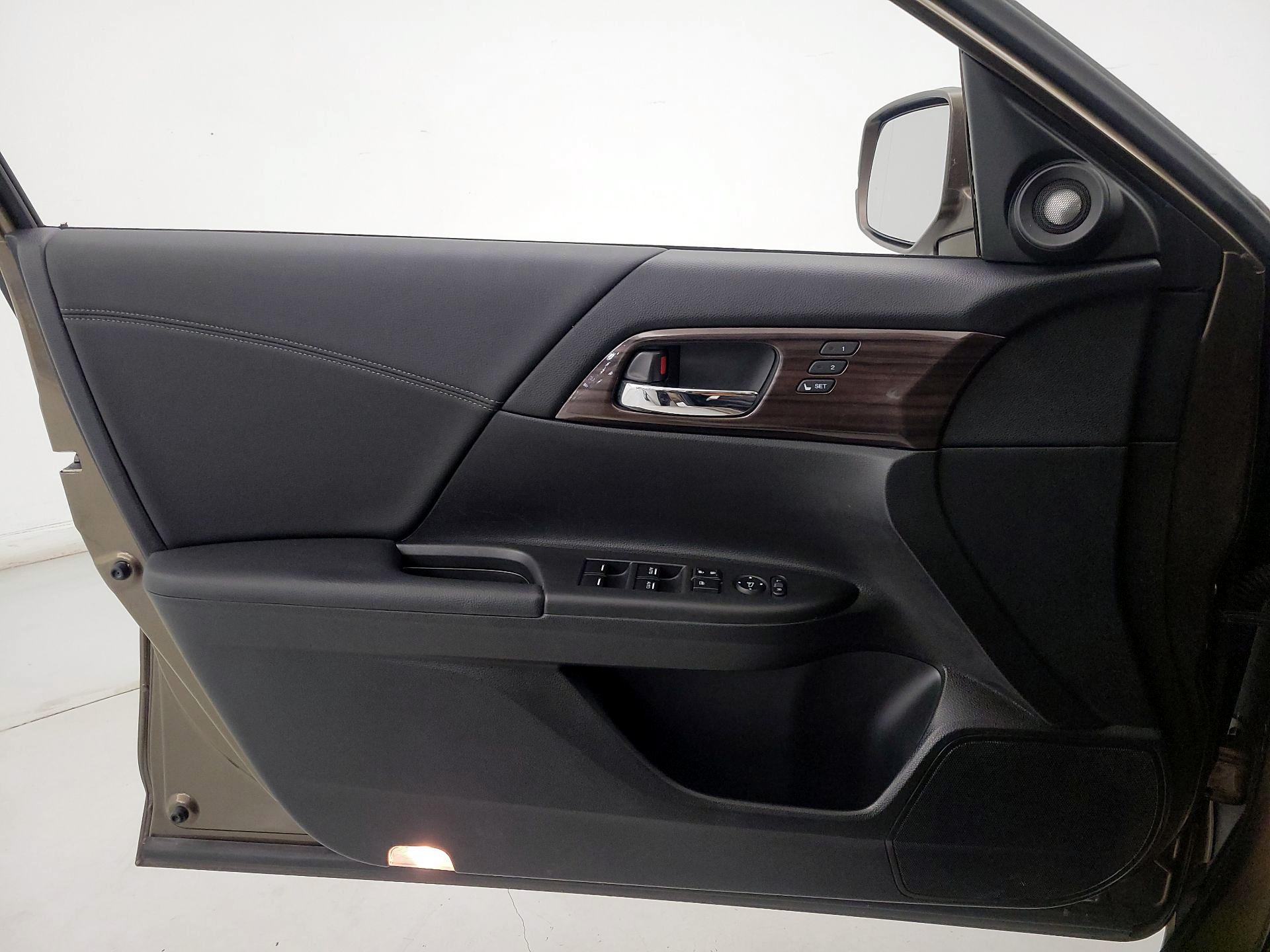 Thumbnail: 2017 Honda Accord - 12