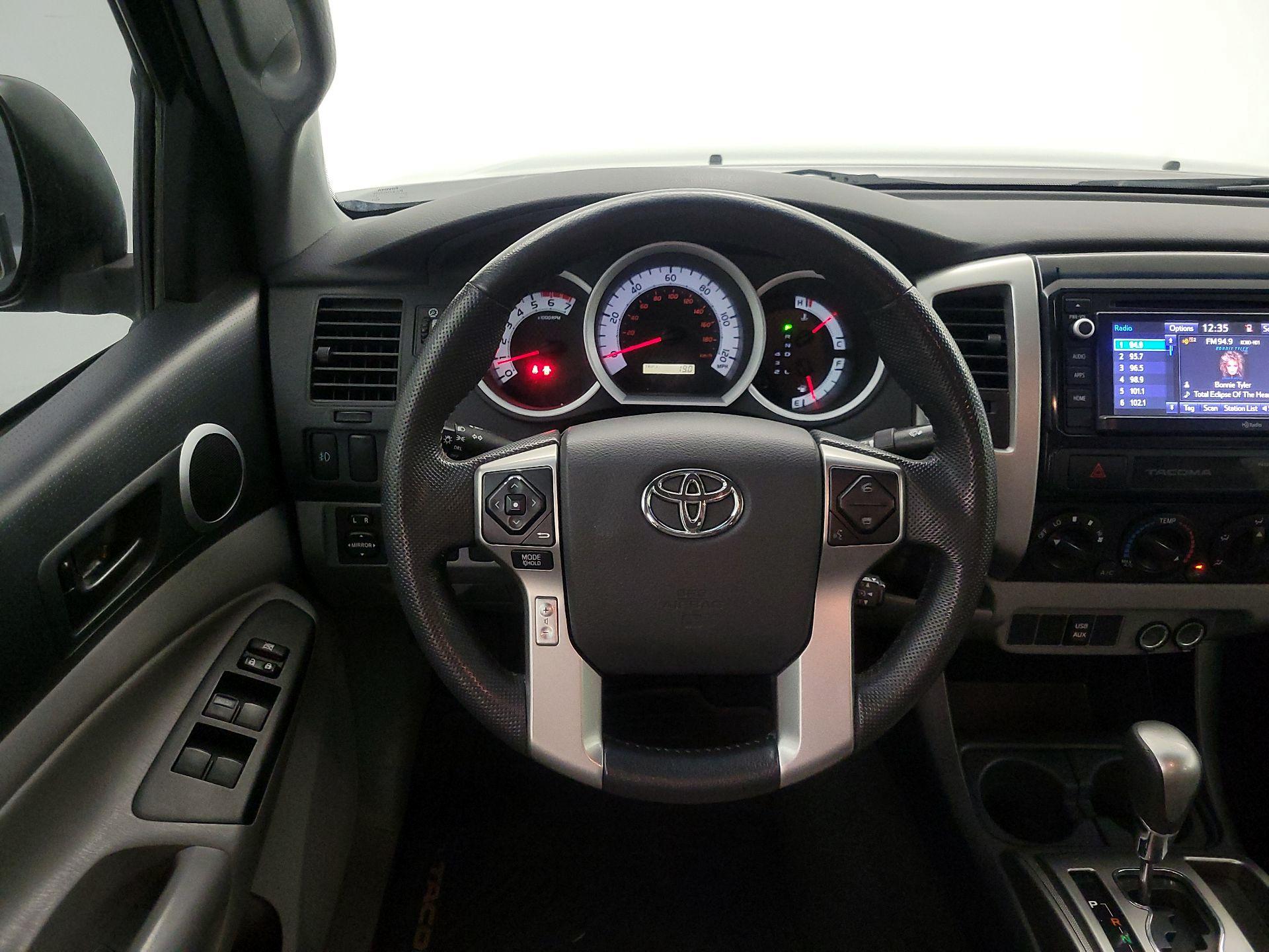 Thumbnail: 2015 Toyota Tacoma - 10