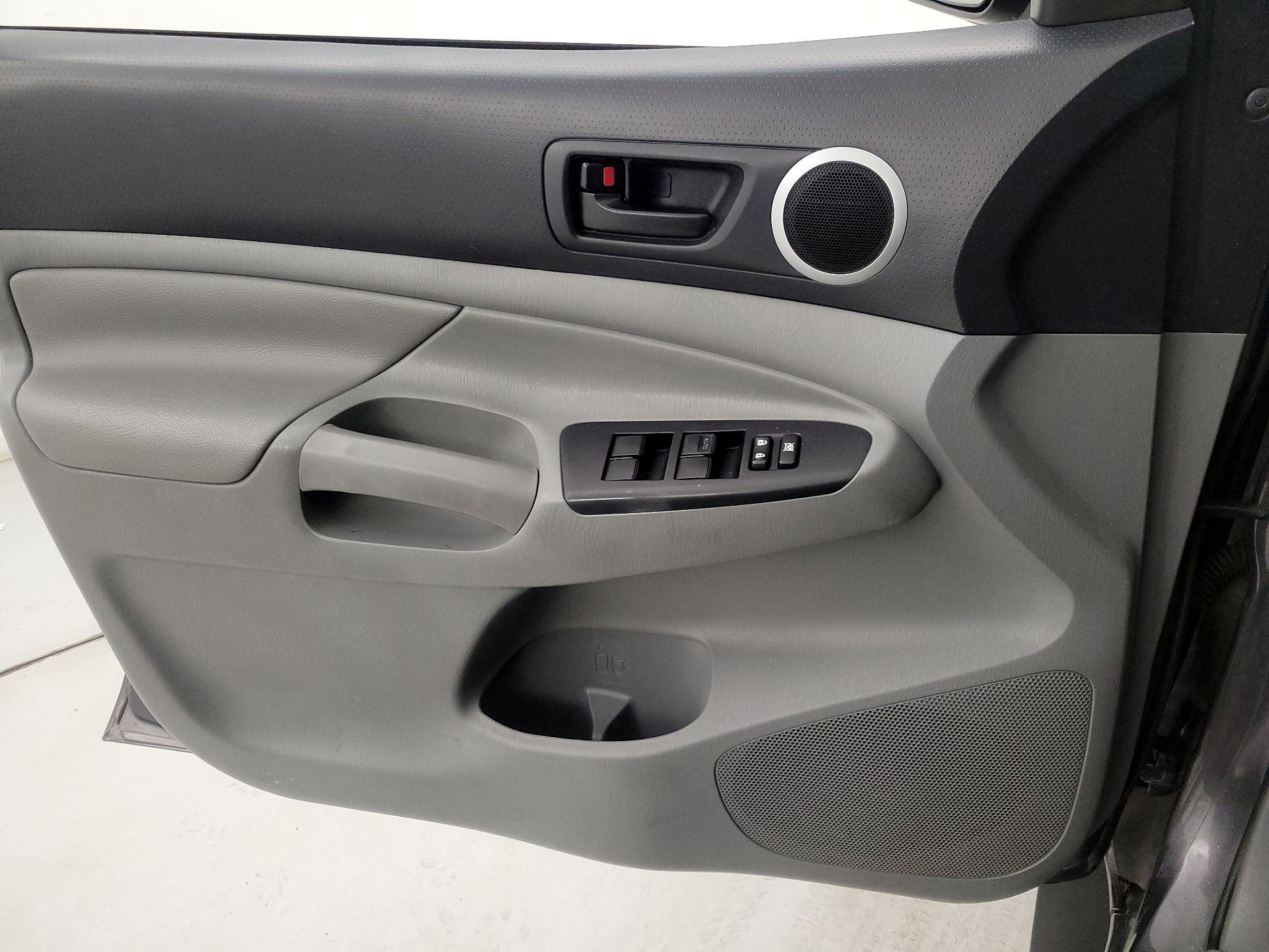 Thumbnail: 2015 Toyota Tacoma - 12