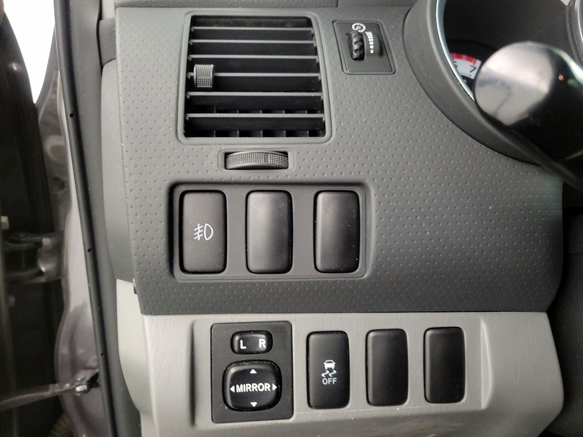 Thumbnail: 2015 Toyota Tacoma - 13