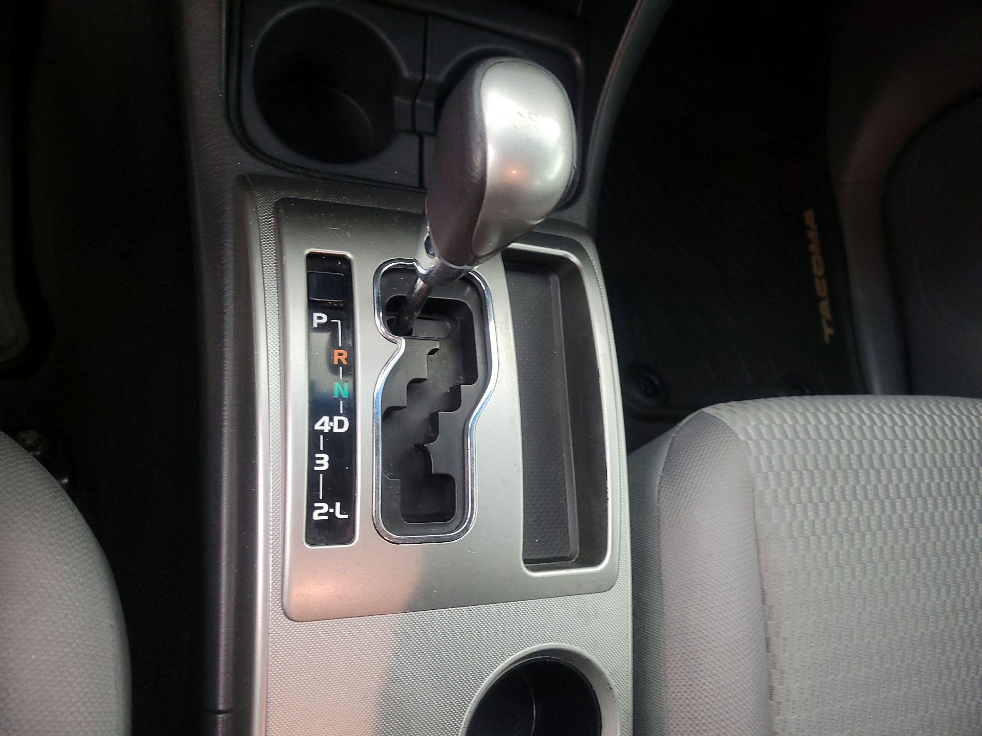 Thumbnail: 2015 Toyota Tacoma - 17