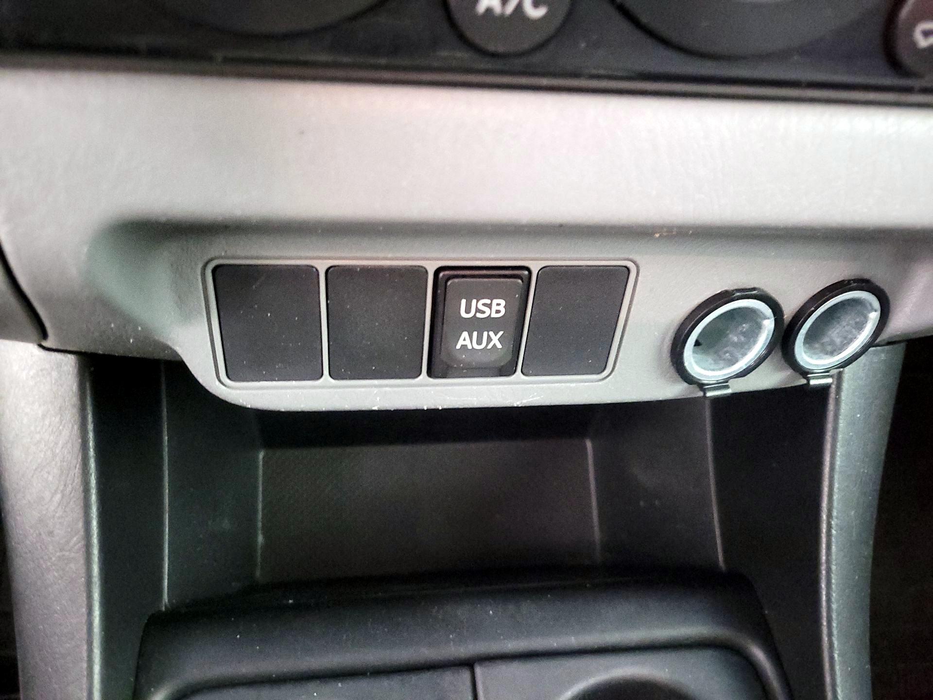 Thumbnail: 2015 Toyota Tacoma - 18