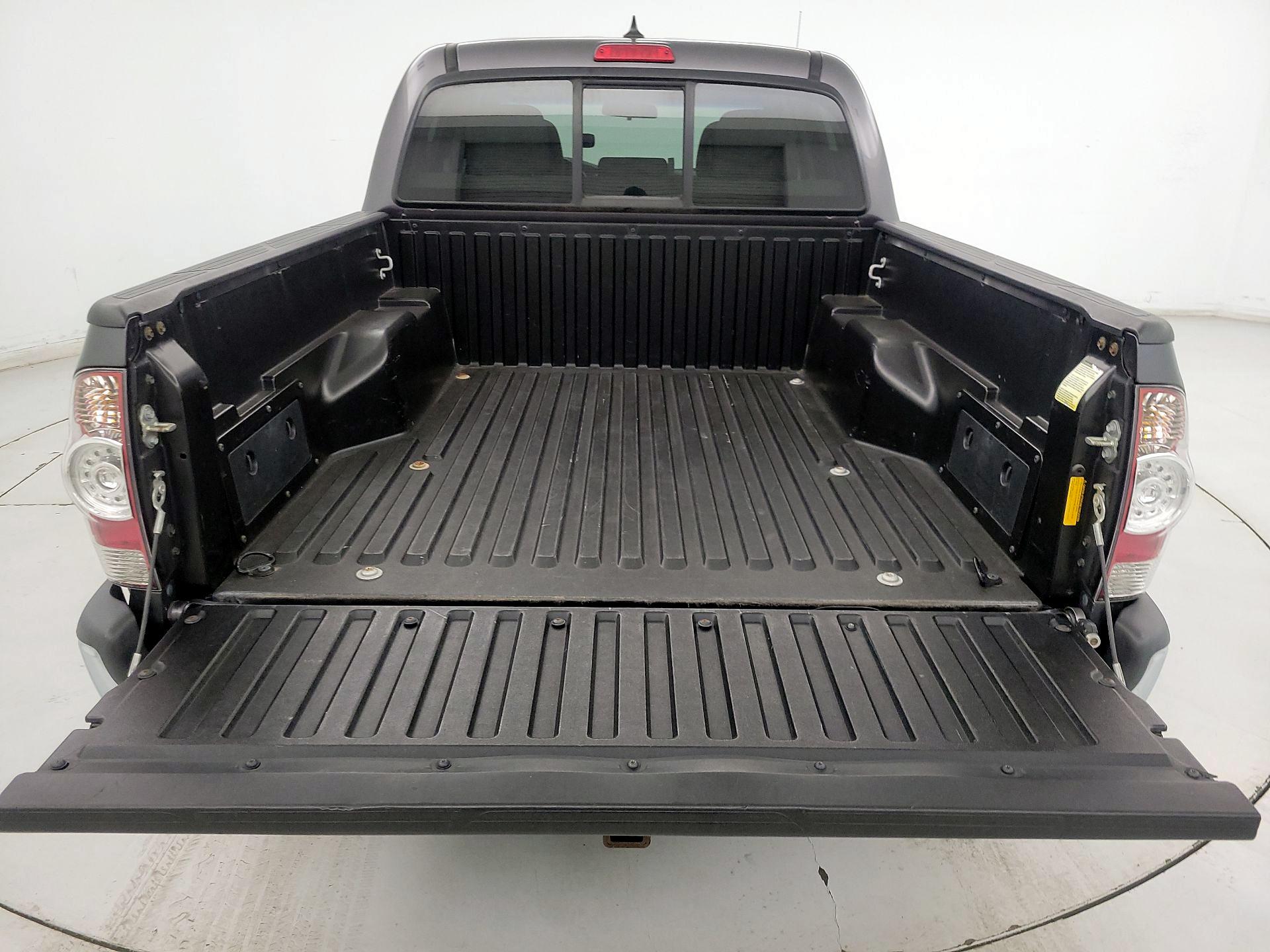 Thumbnail: 2015 Toyota Tacoma - 20