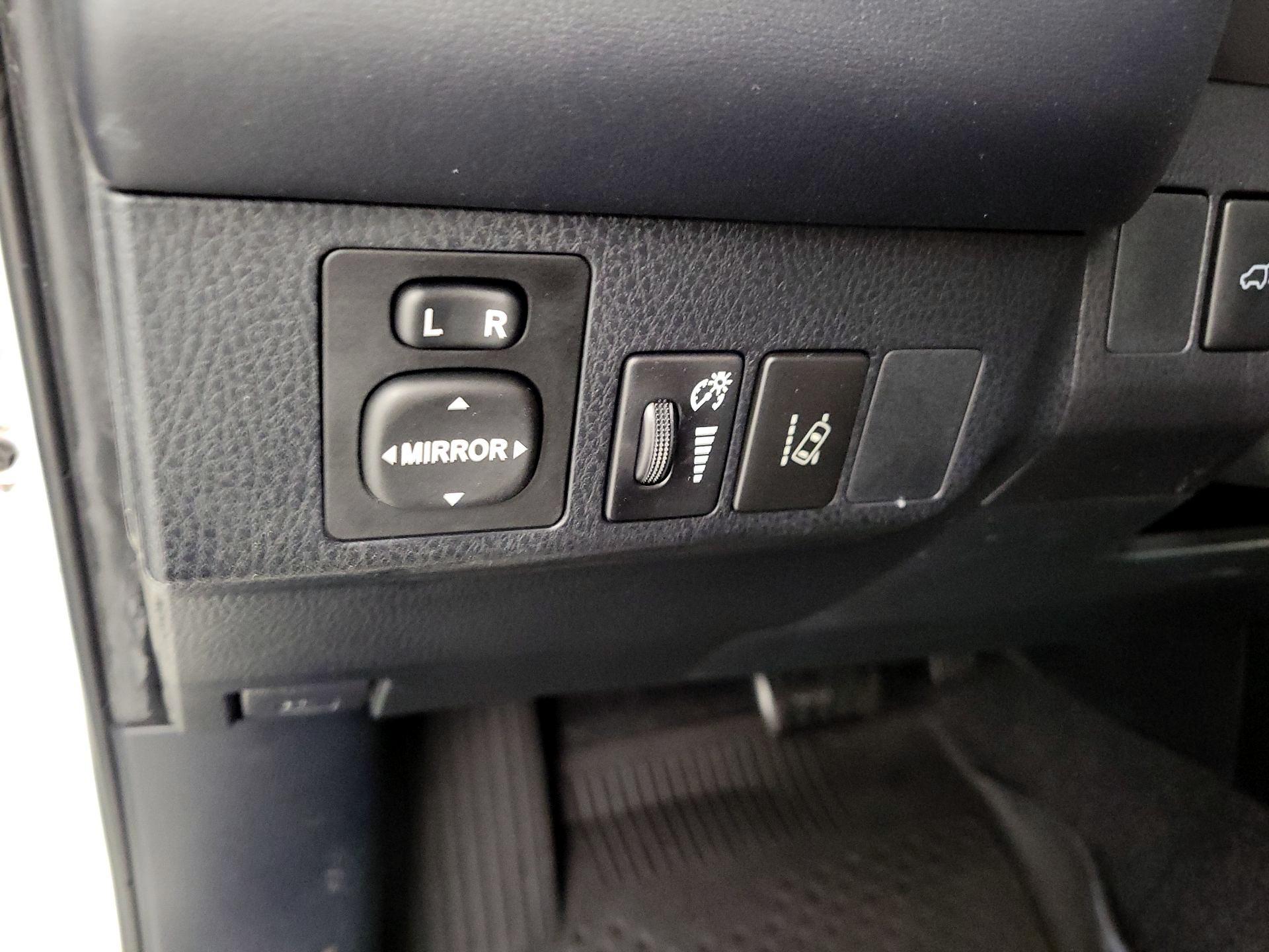 Thumbnail: 2018 Toyota RAV4 - 13