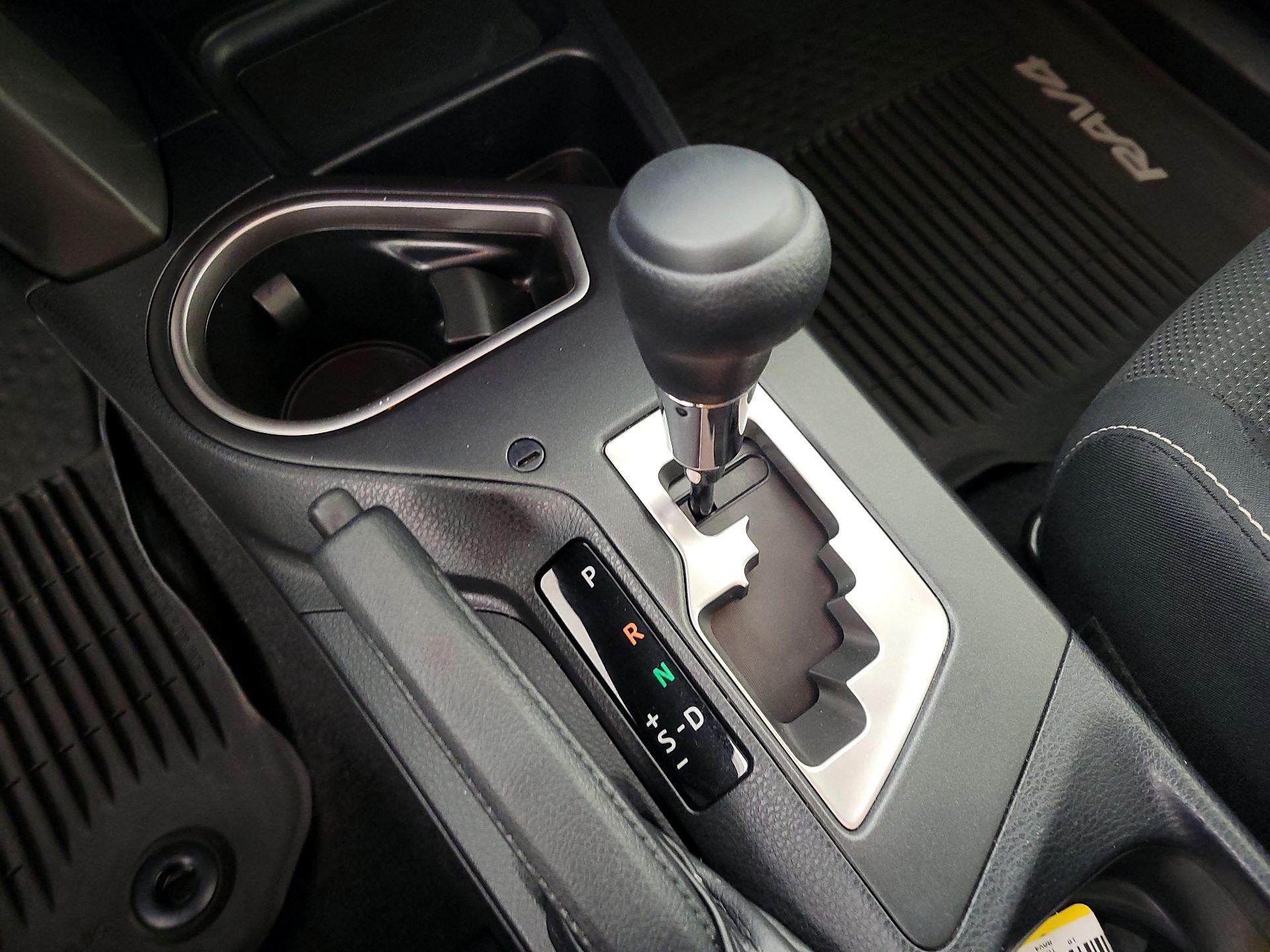 Thumbnail: 2018 Toyota RAV4 - 17