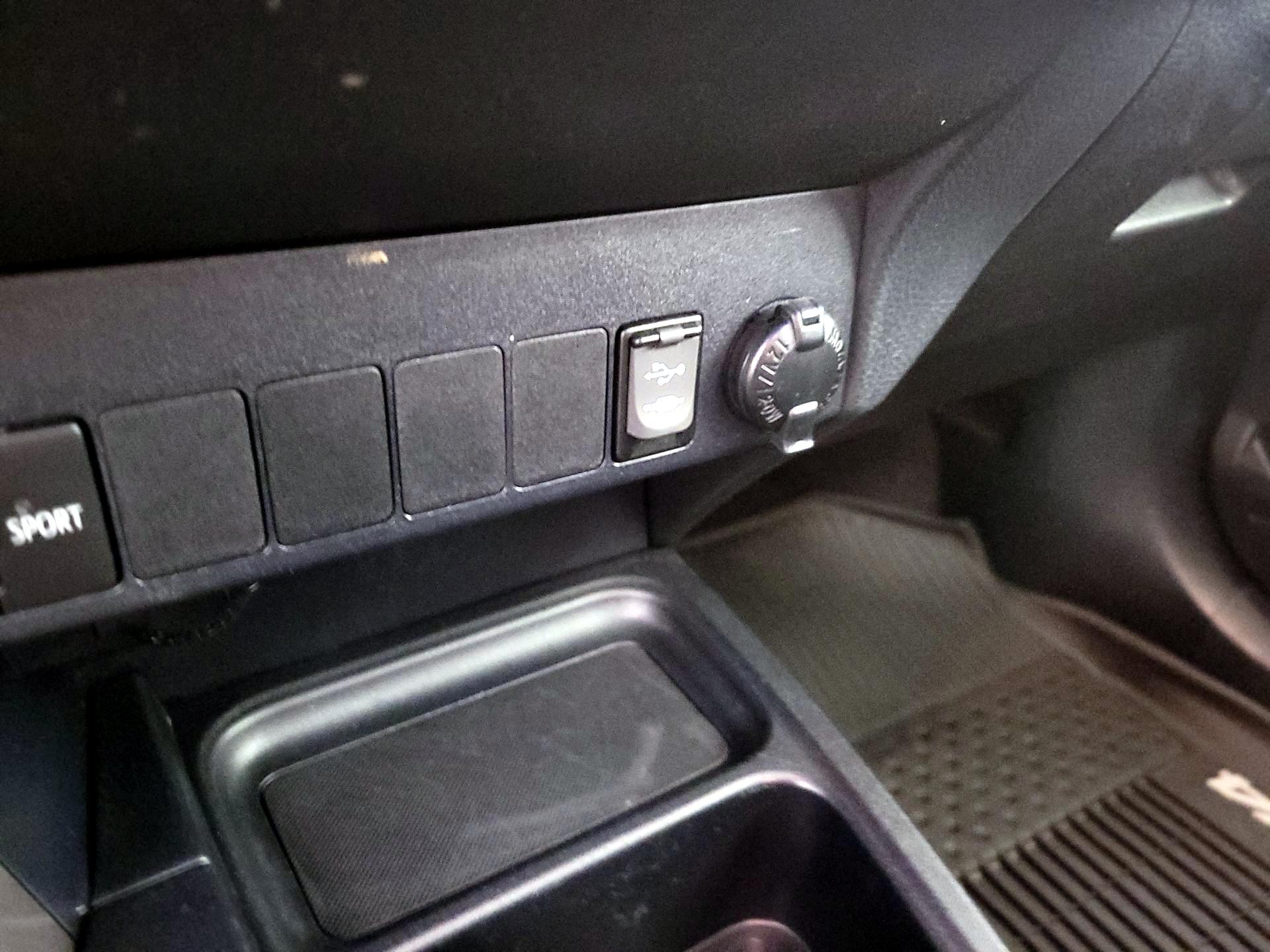 Thumbnail: 2018 Toyota RAV4 - 18