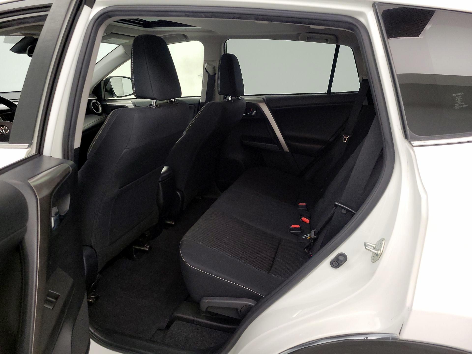 Thumbnail: 2018 Toyota RAV4 - 20