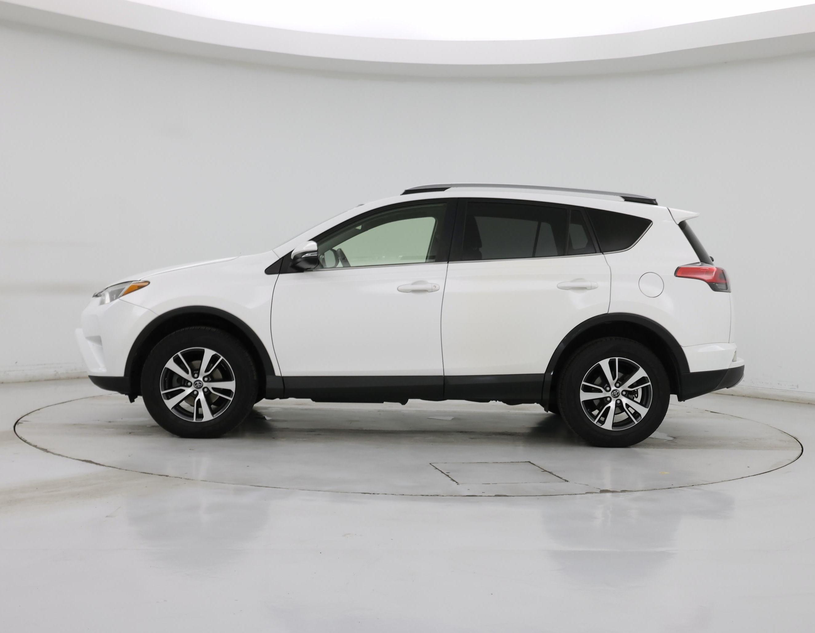 Thumbnail: 2018 Toyota RAV4 - 3