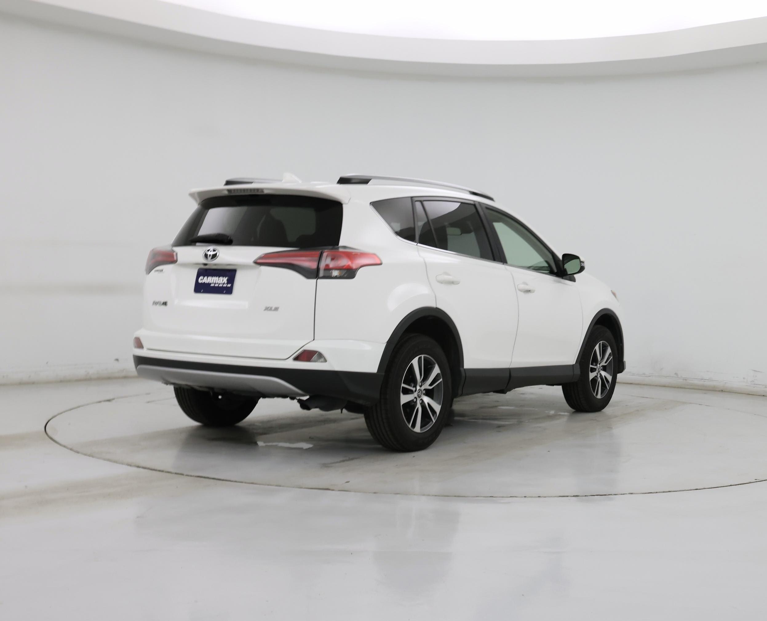 Thumbnail: 2018 Toyota RAV4 - 8