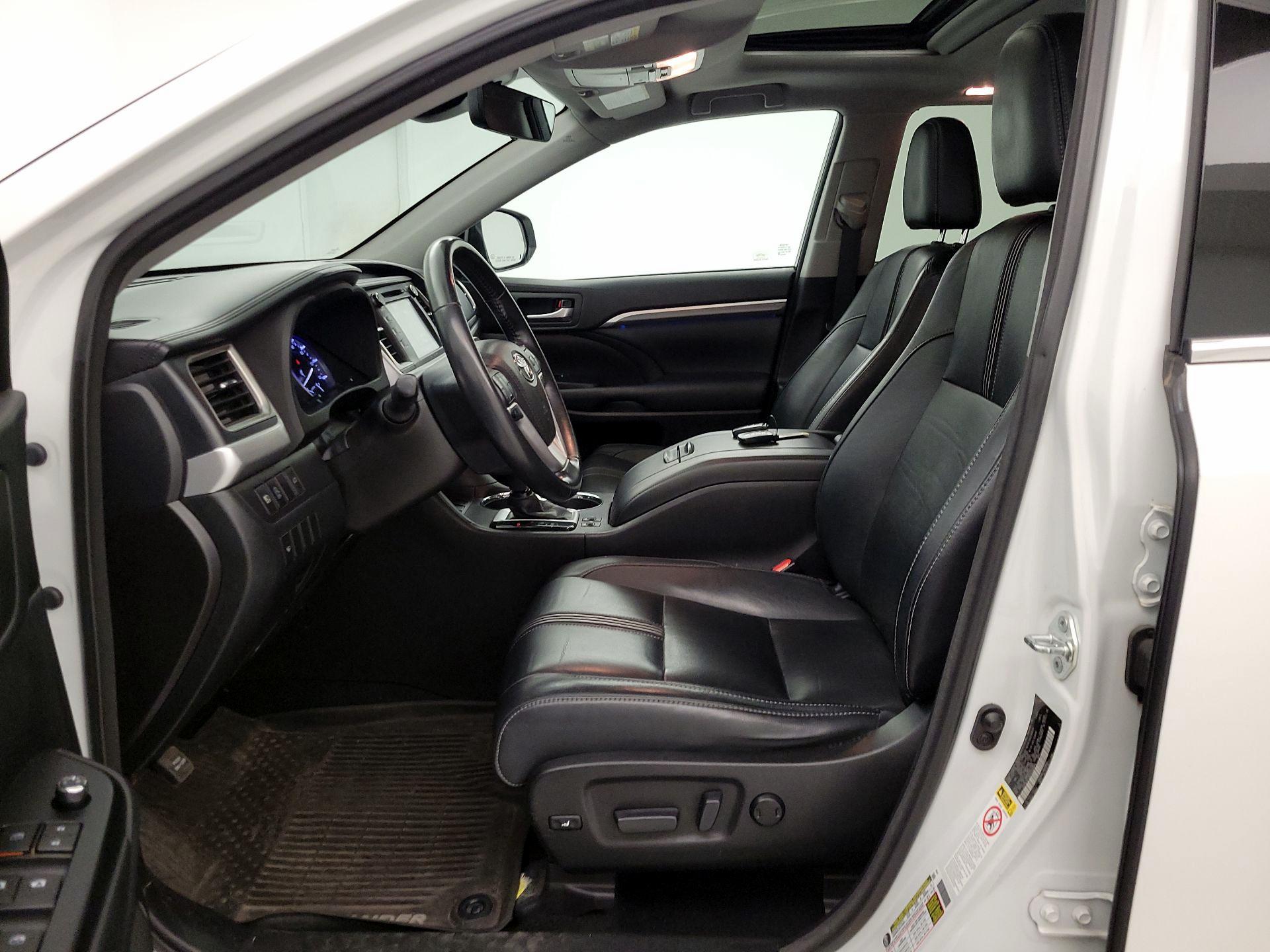 Thumbnail: 2017 Toyota Highlander - 11