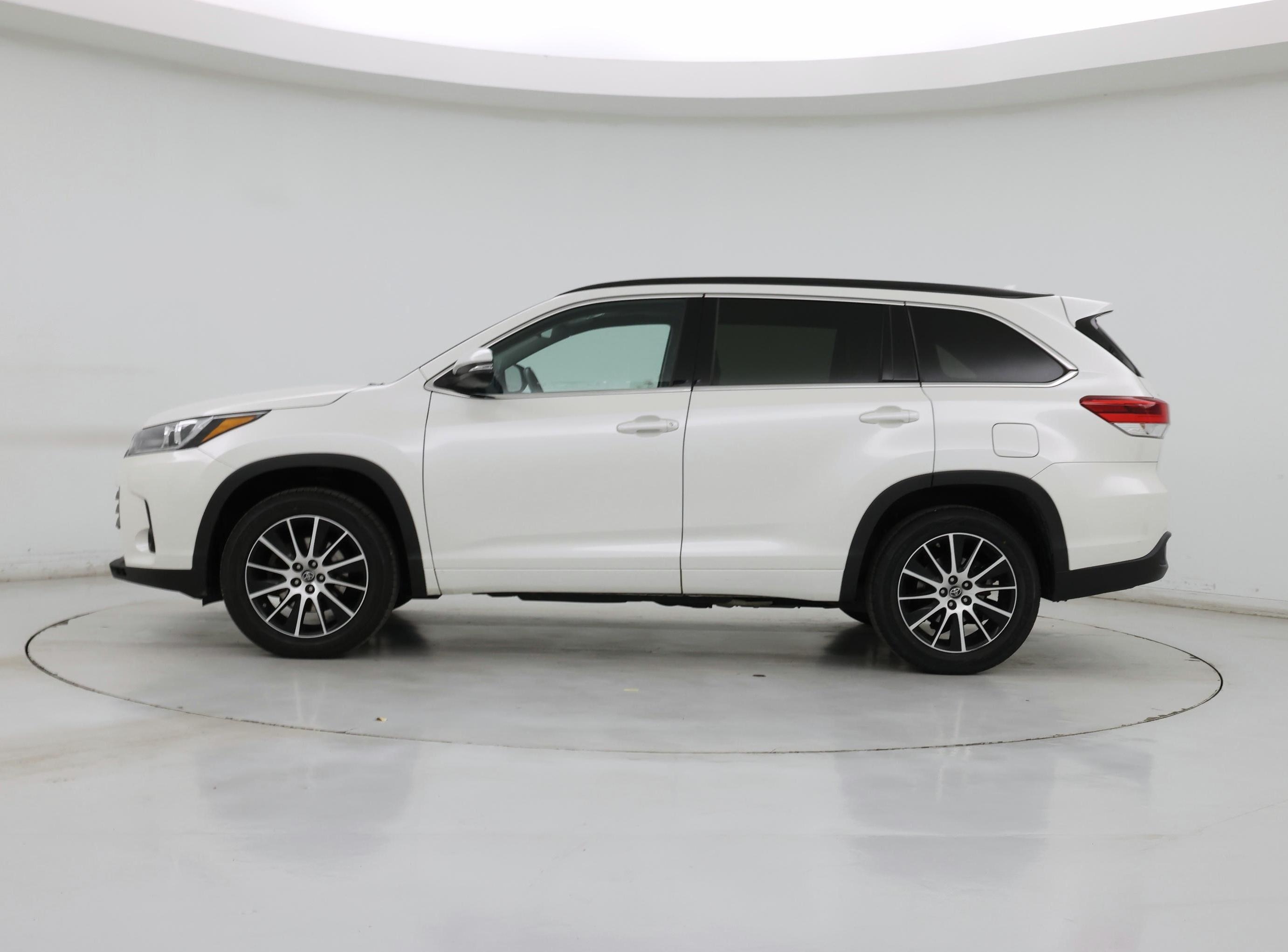 Thumbnail: 2017 Toyota Highlander - 3