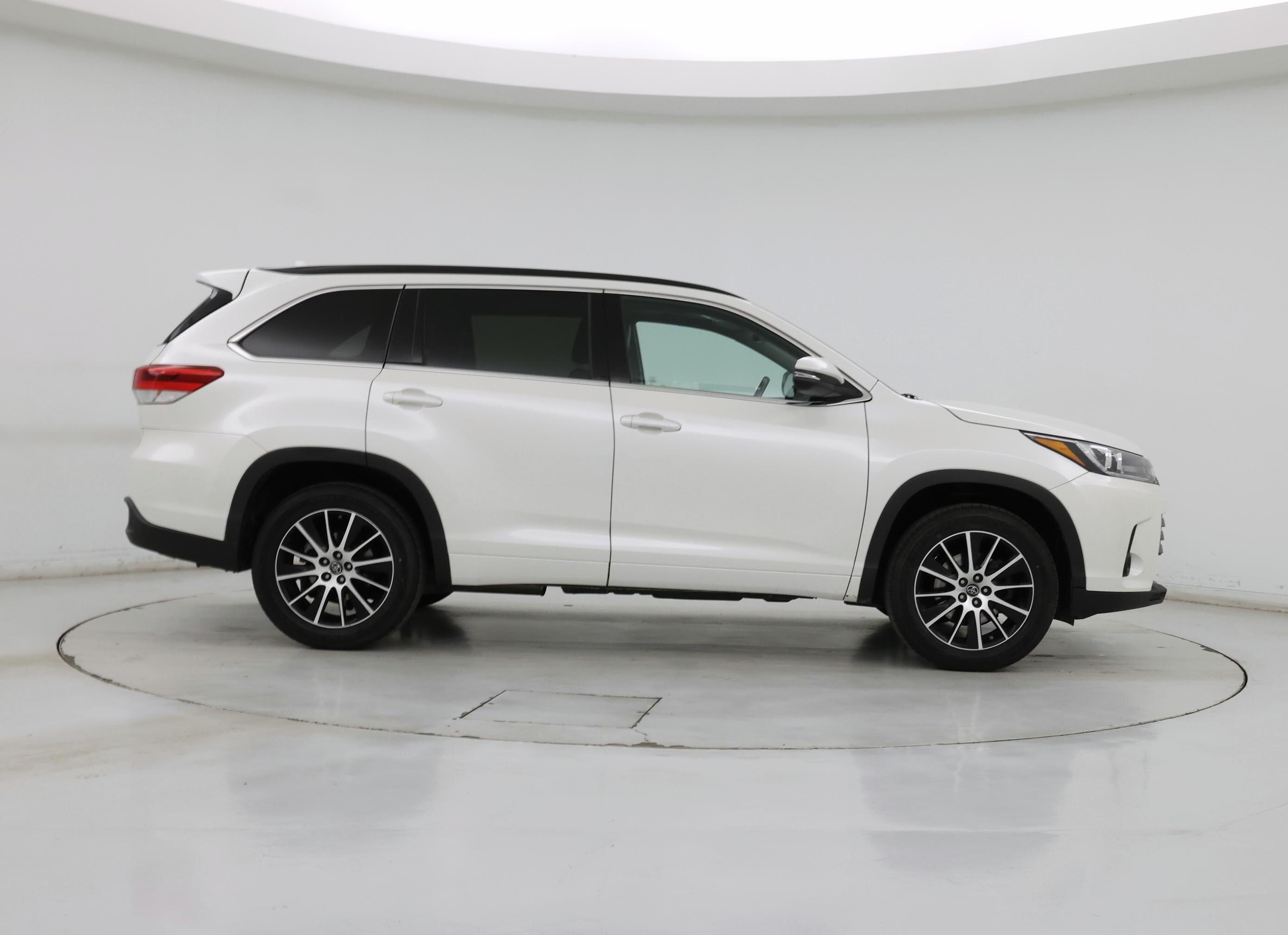 Thumbnail: 2017 Toyota Highlander - 7