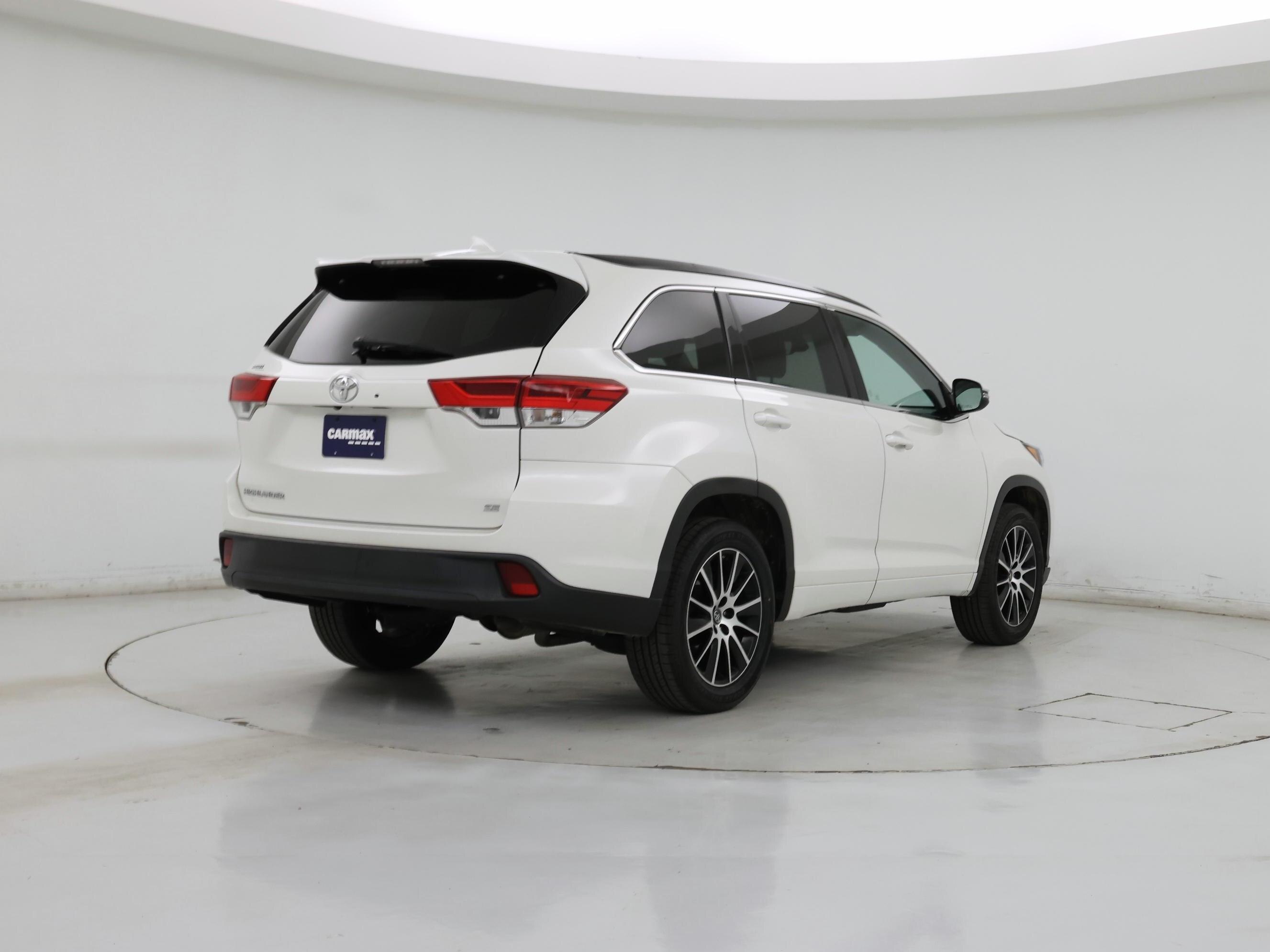 Thumbnail: 2017 Toyota Highlander - 8