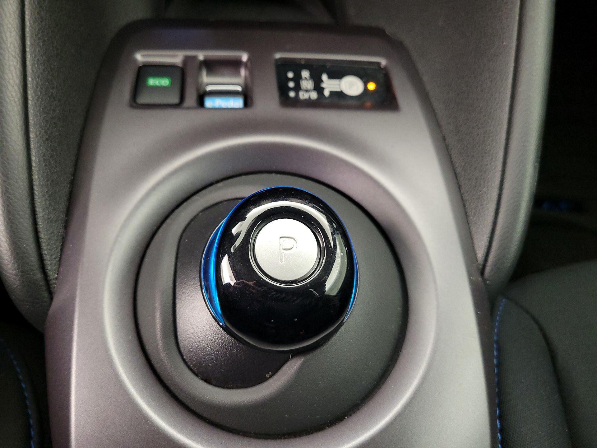 Thumbnail: 2022 Nissan Leaf - 17