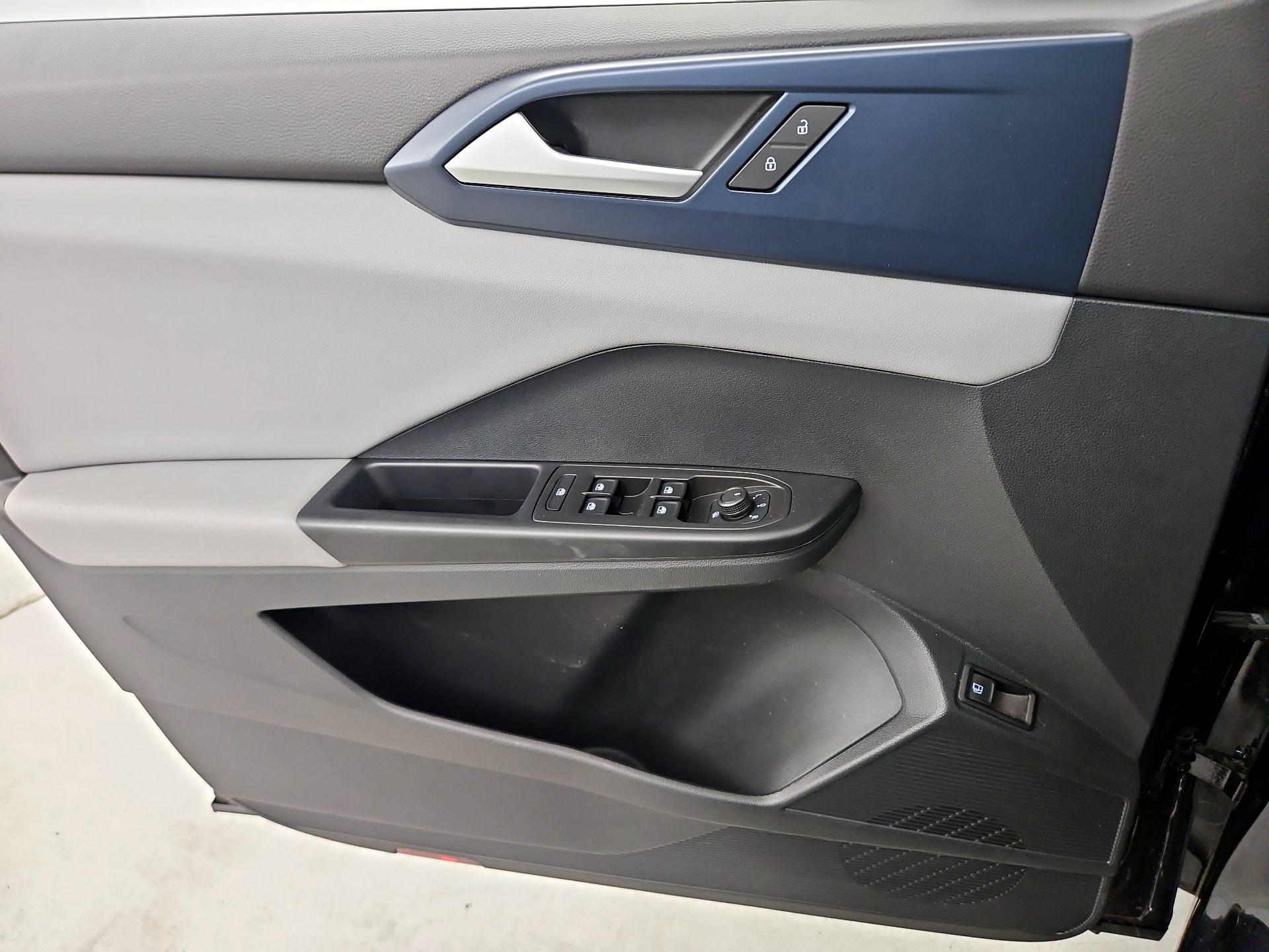 Thumbnail: 2023 Volkswagen Taos - 12