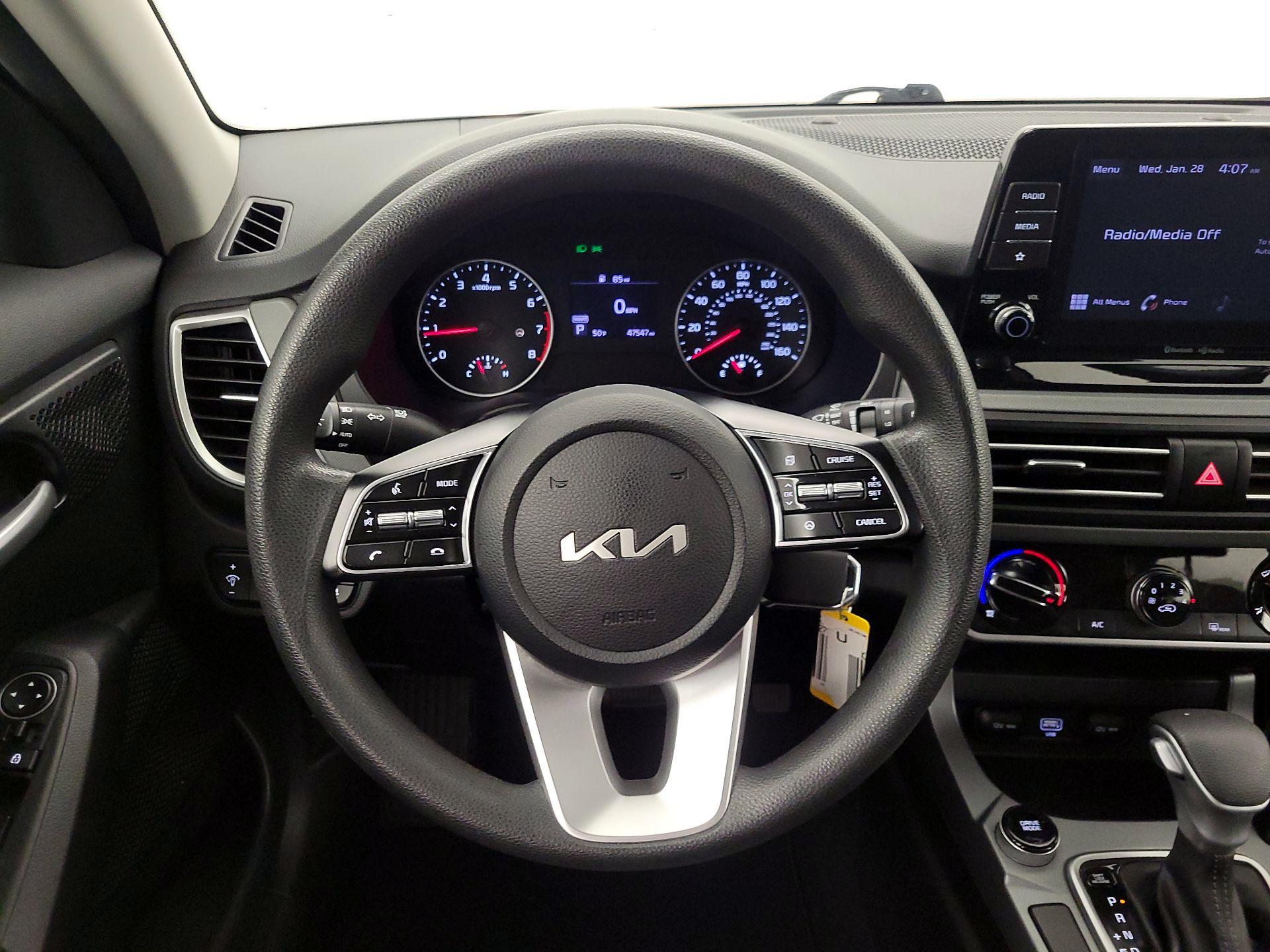 Thumbnail: 2023 Kia Seltos - 10