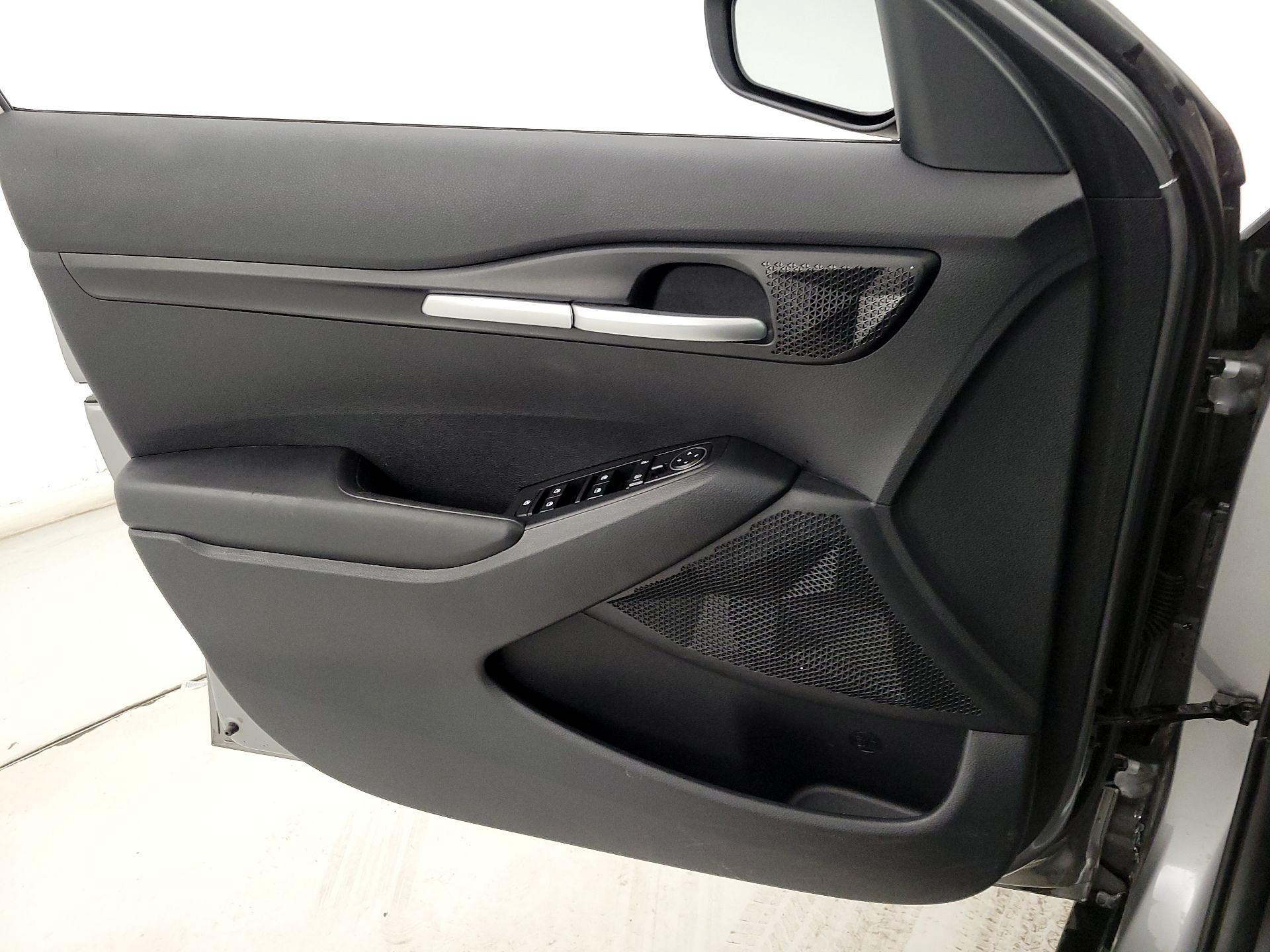 Thumbnail: 2023 Kia Seltos - 12