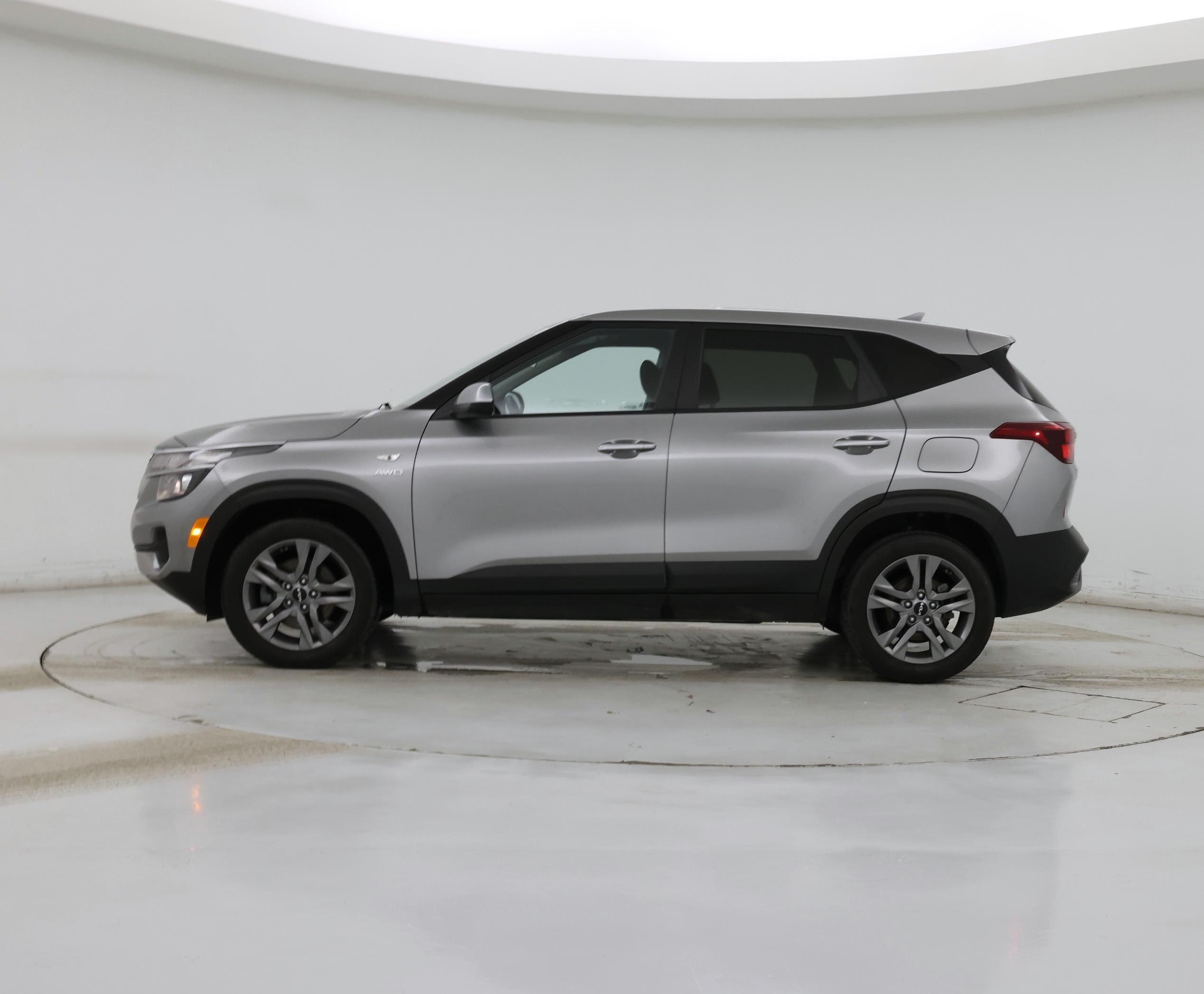 Thumbnail: 2023 Kia Seltos - 3