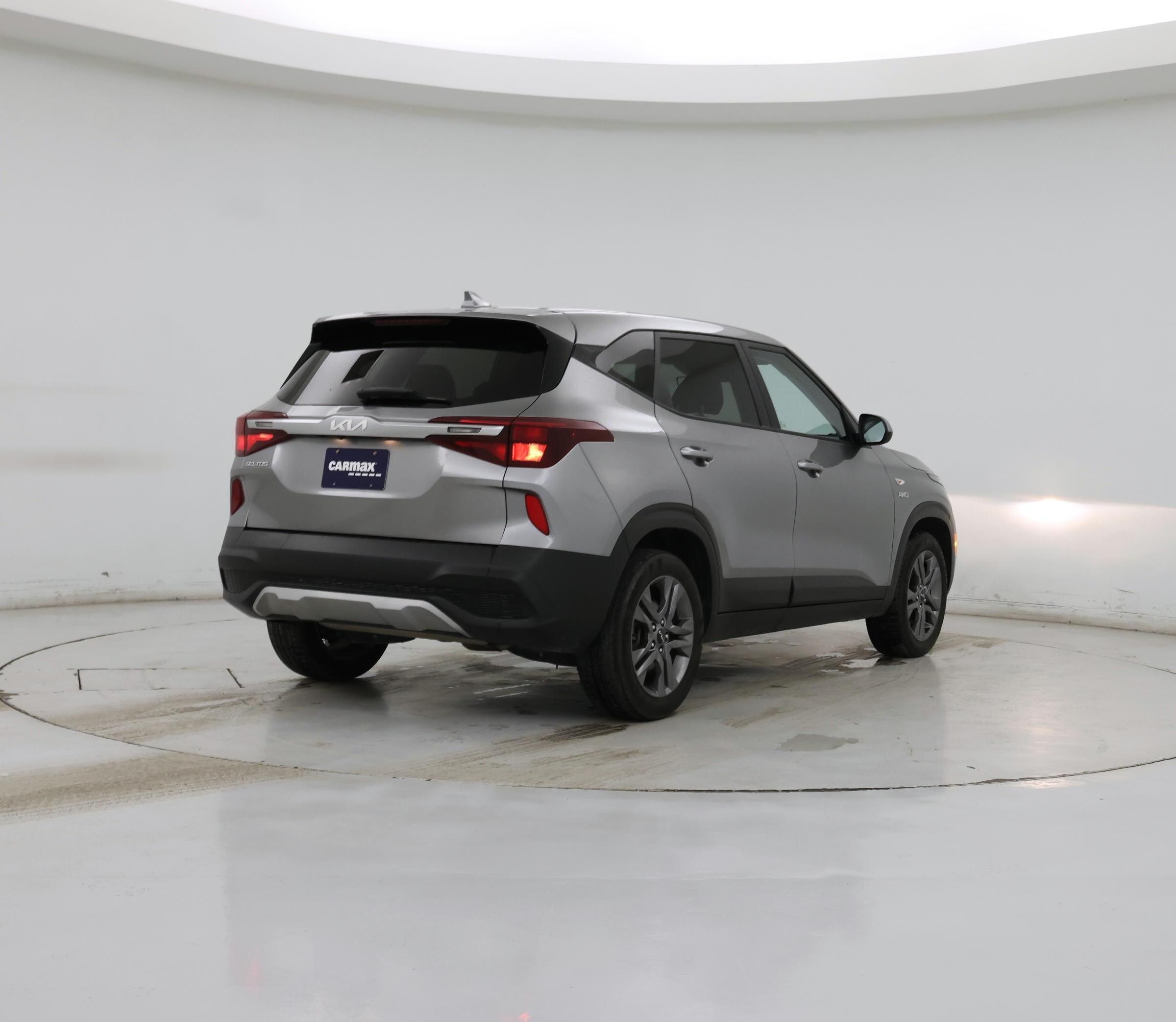 Thumbnail: 2023 Kia Seltos - 8