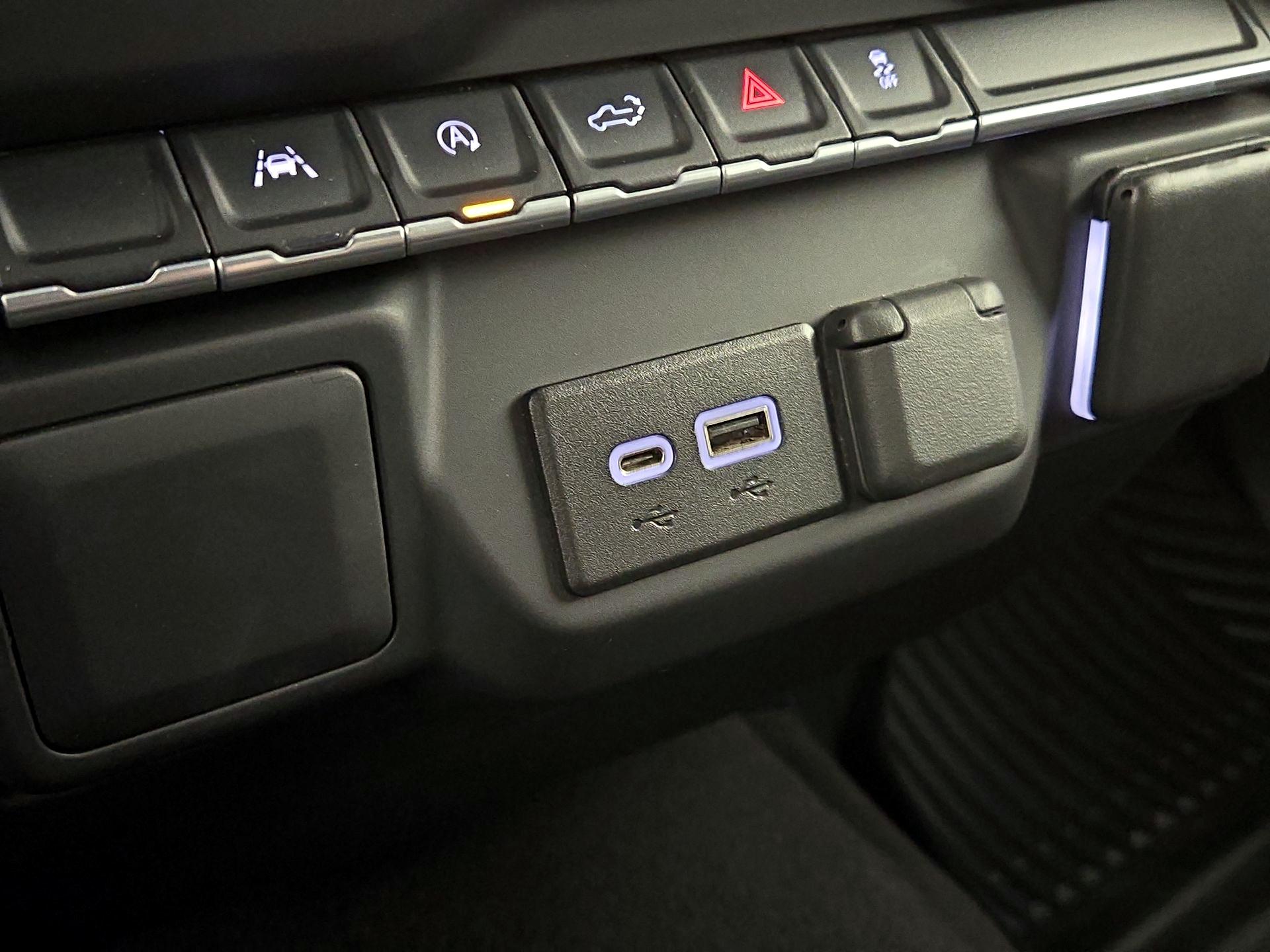 Thumbnail: 2022 Chevrolet Silverado 1500 - 16