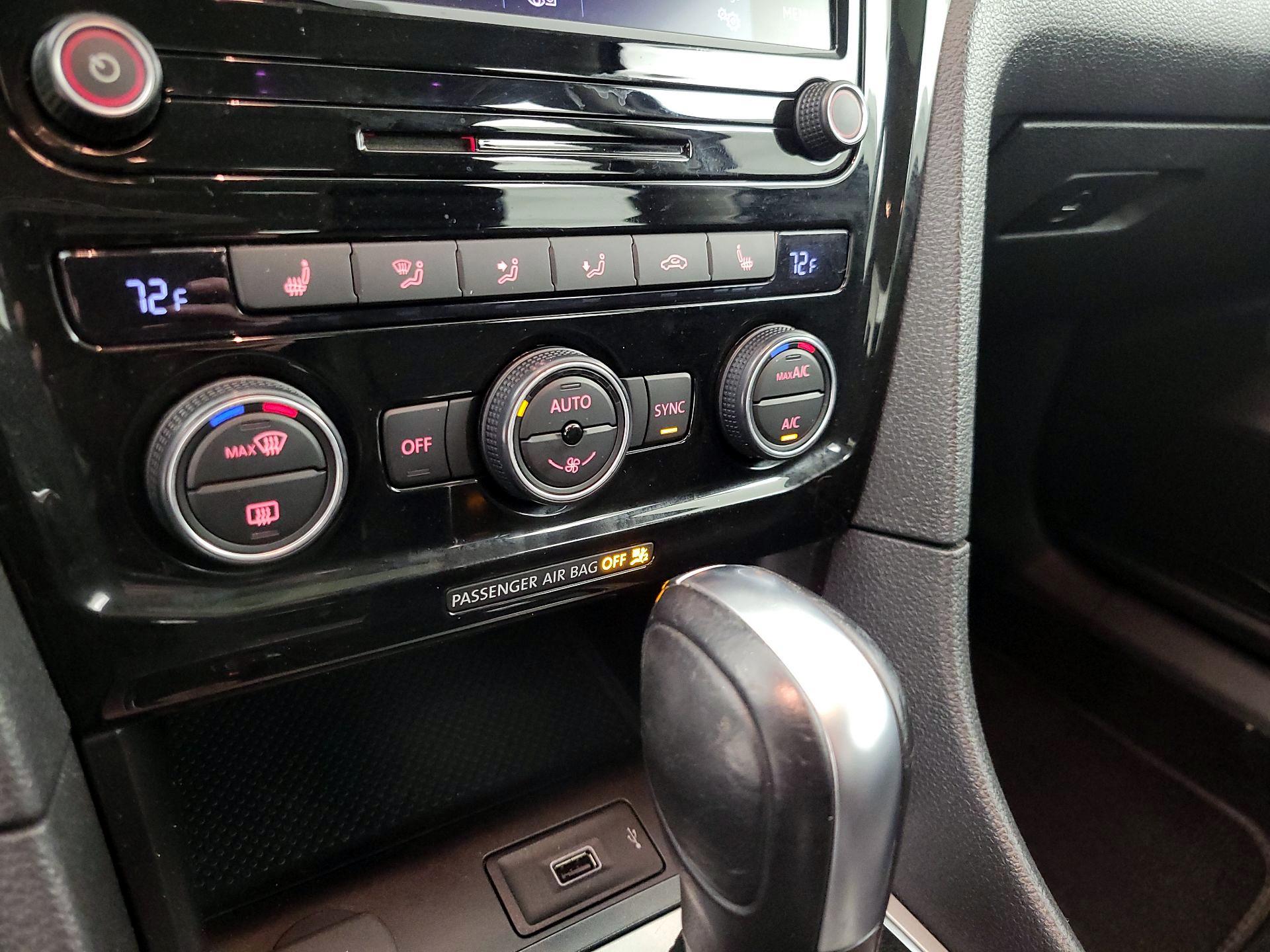 Thumbnail: 2022 Volkswagen Passat - 16