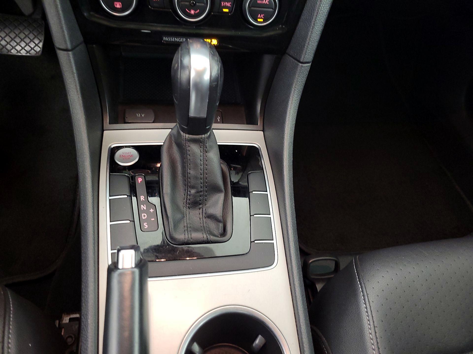 Thumbnail: 2022 Volkswagen Passat - 17